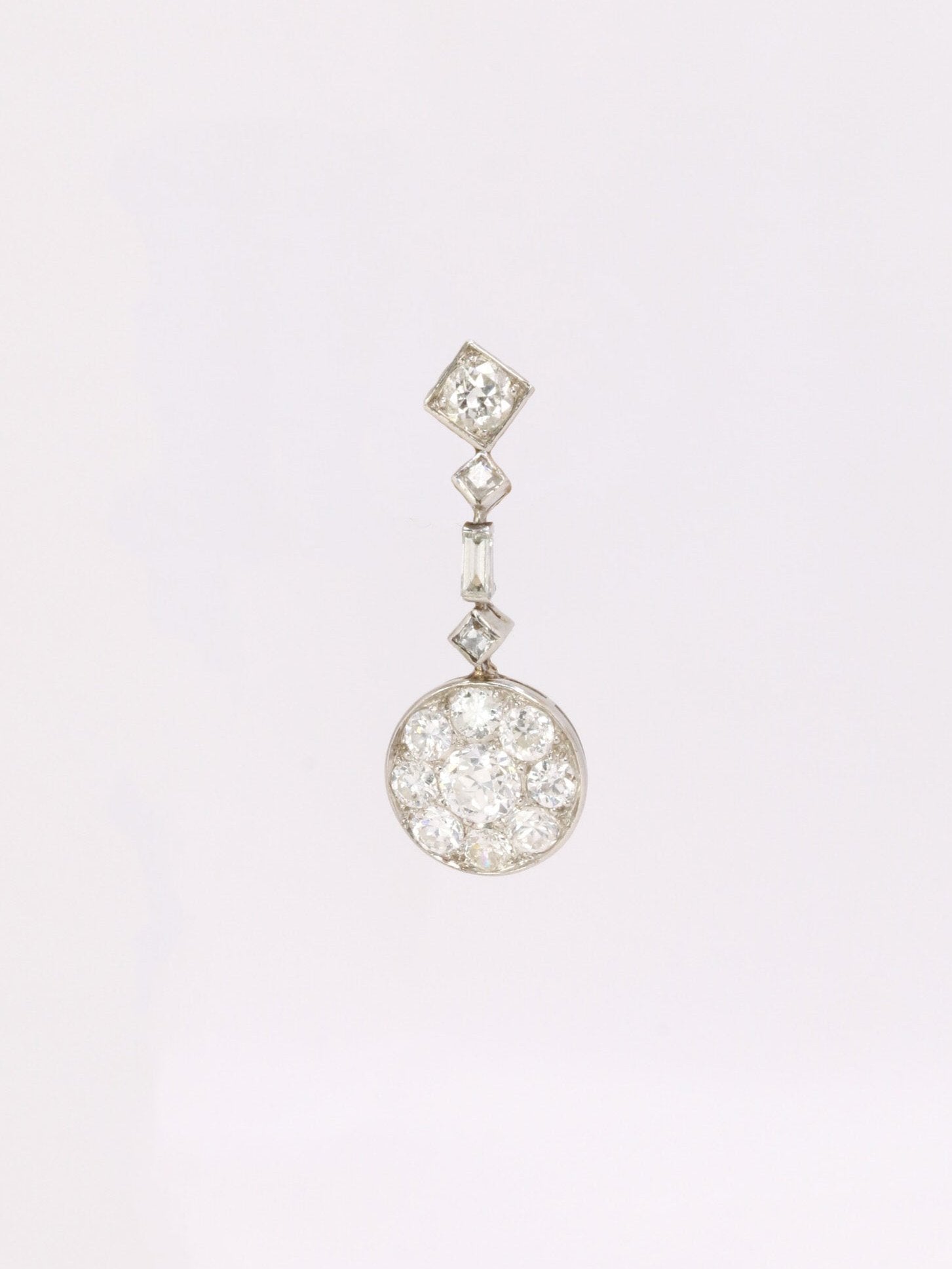 Boucles d'oreilles pendantes Art Déco diamants