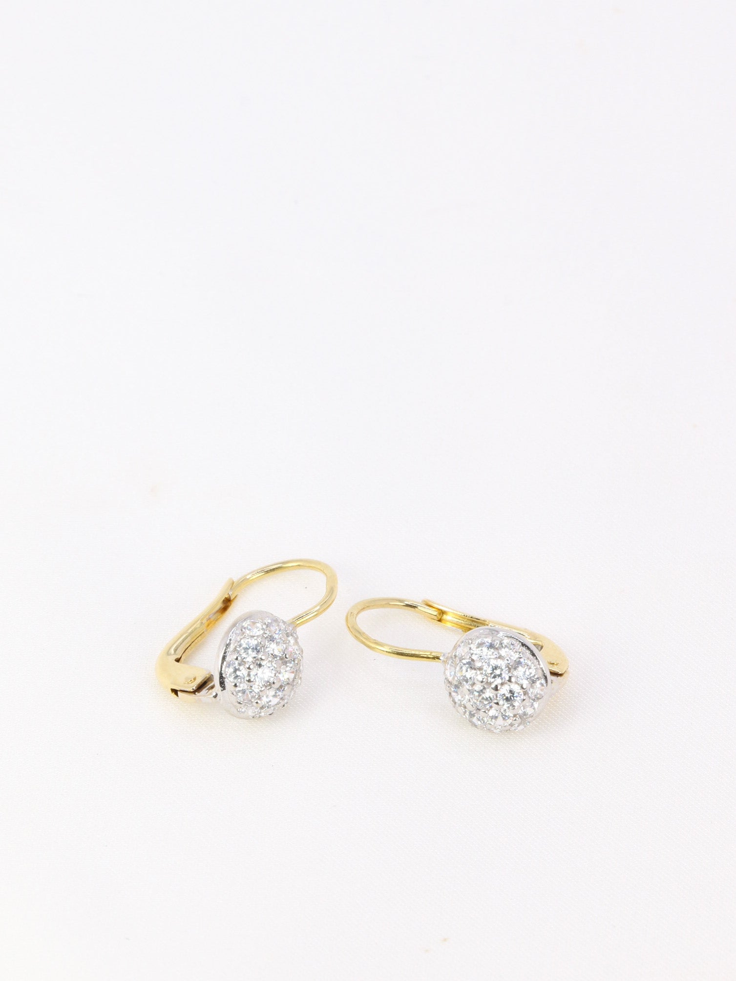 Dormeuses vintage en or jaune et diamants