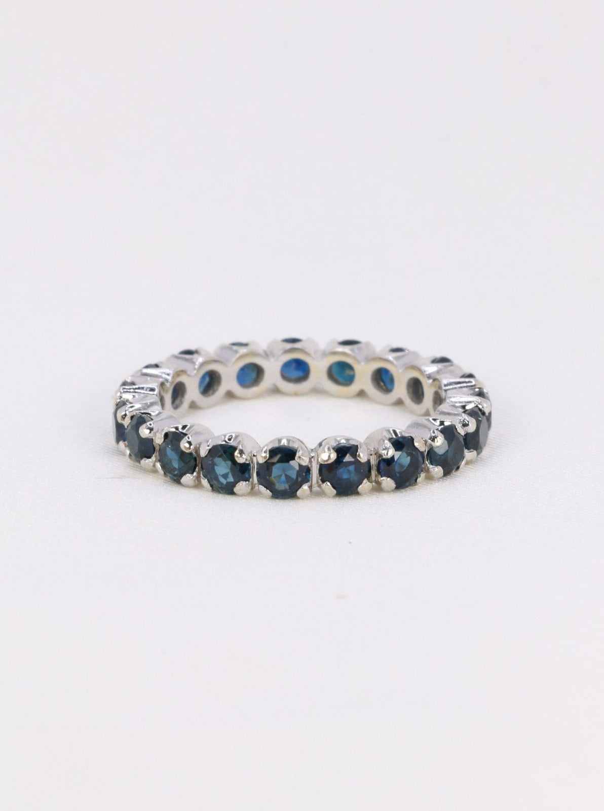 Alliance américaine vintge en or blanc et saphirs