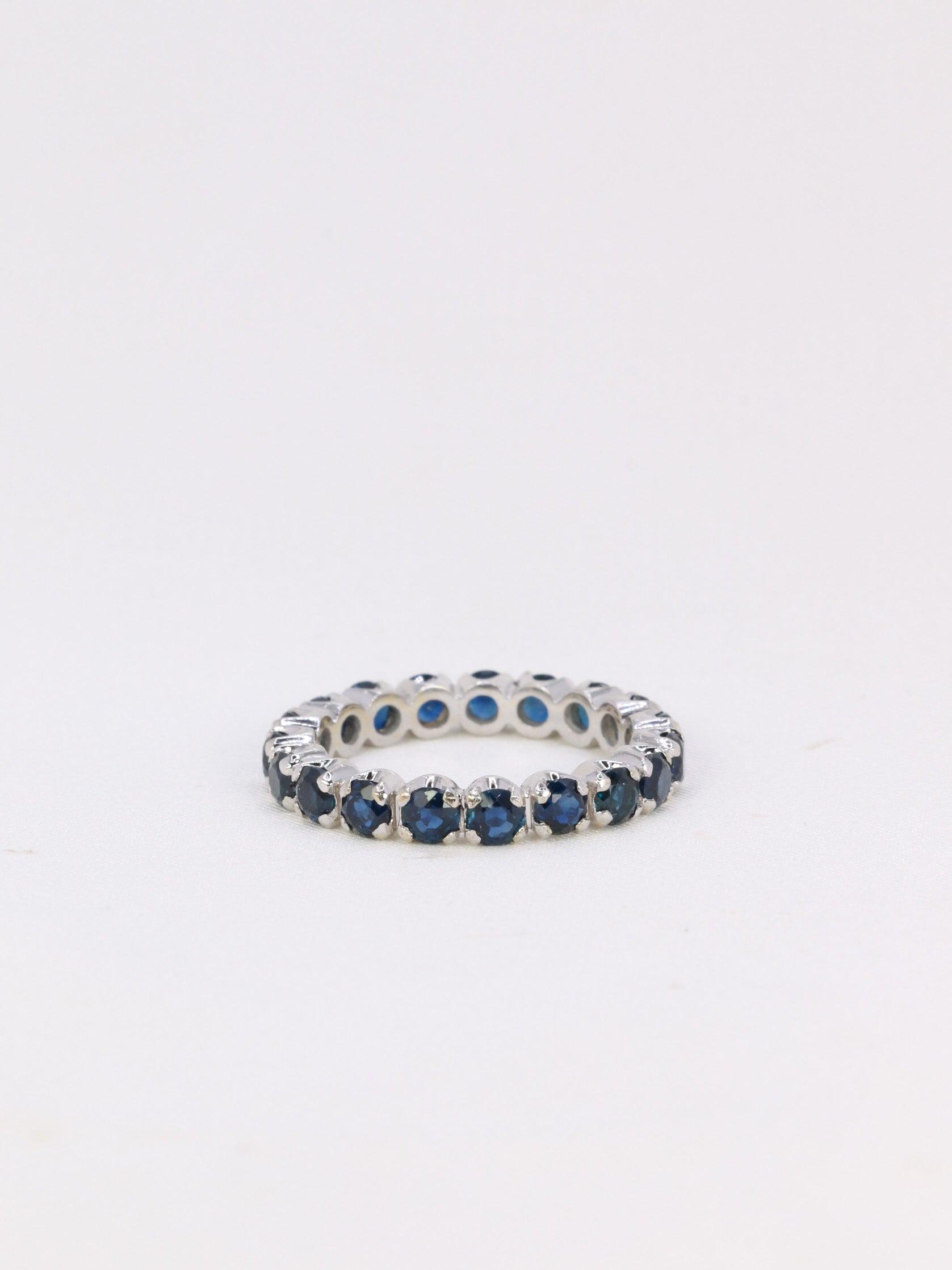 Alliance américaine vintge en or blanc et saphirs