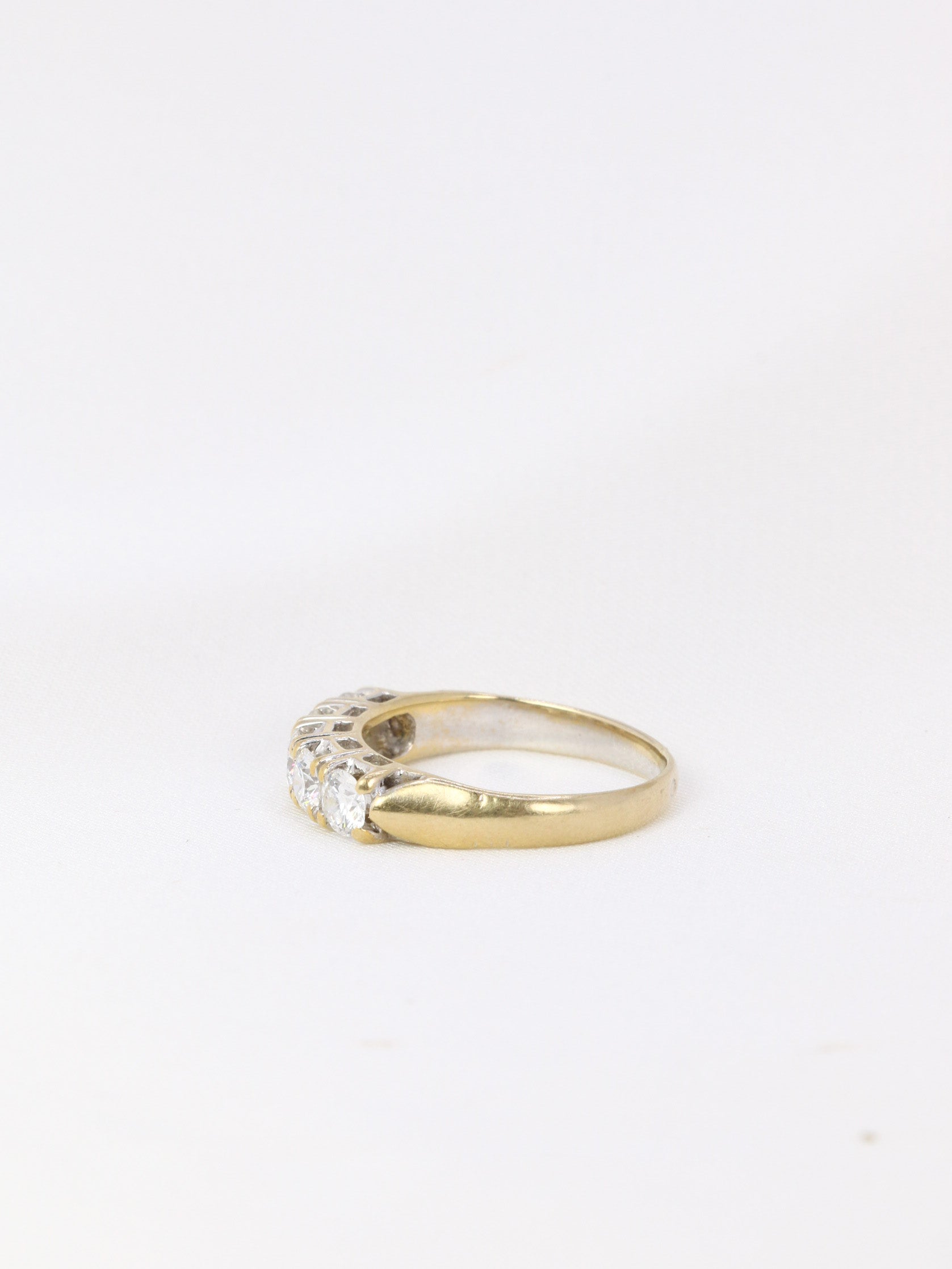 Bague jarretière en or blanc et diamants 0,75 ct