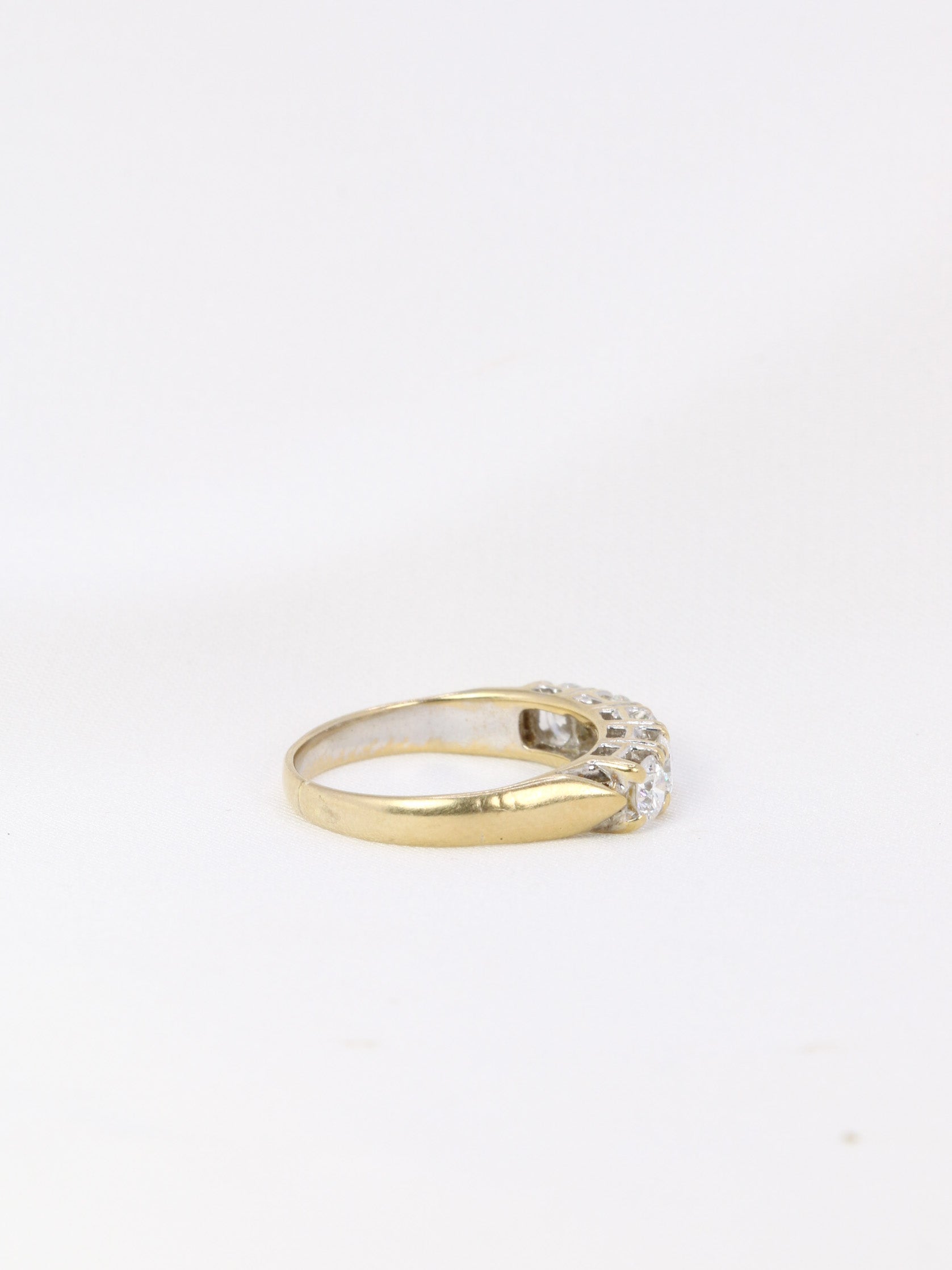 Bague jarretière en or blanc et diamants 0,75 ct