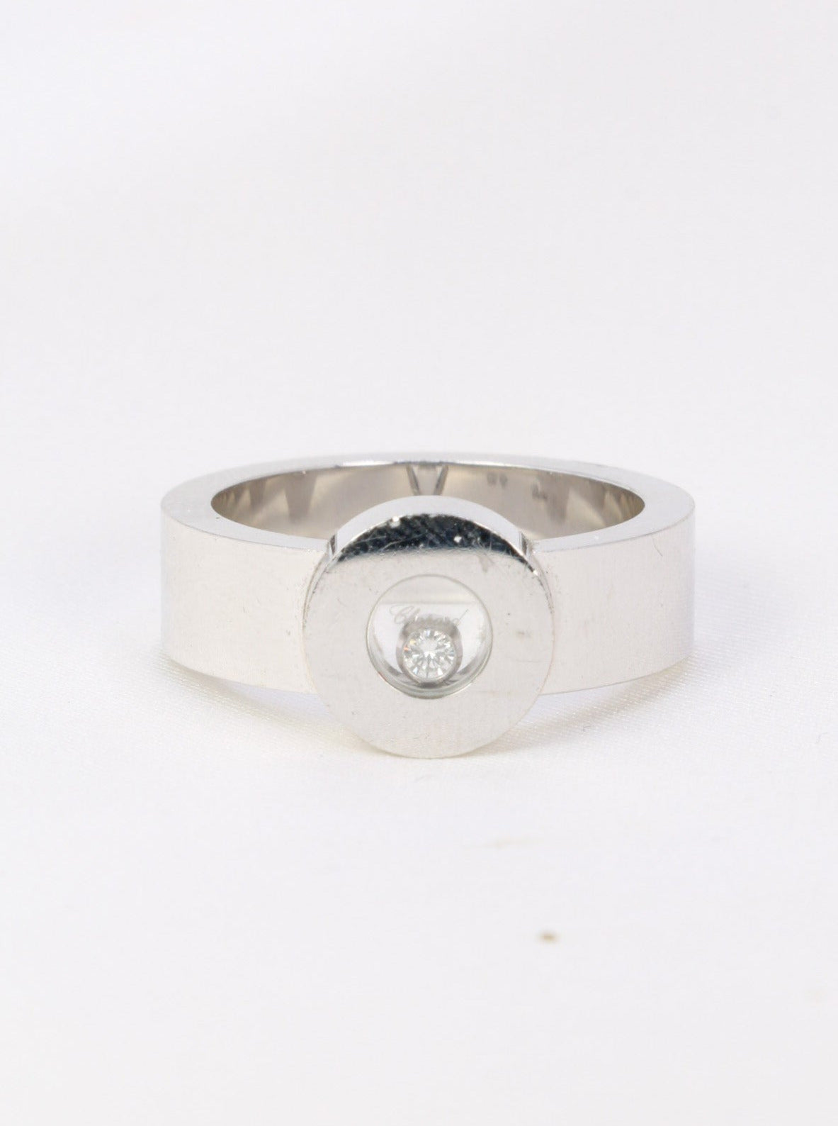 Bague Chopard Happy Diamonds ronde en or blanc et diamants