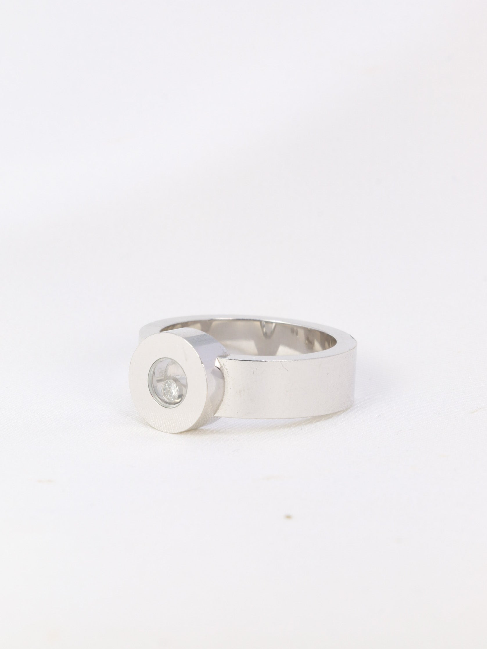 Bague Chopard Happy Diamonds ronde en or blanc et diamants