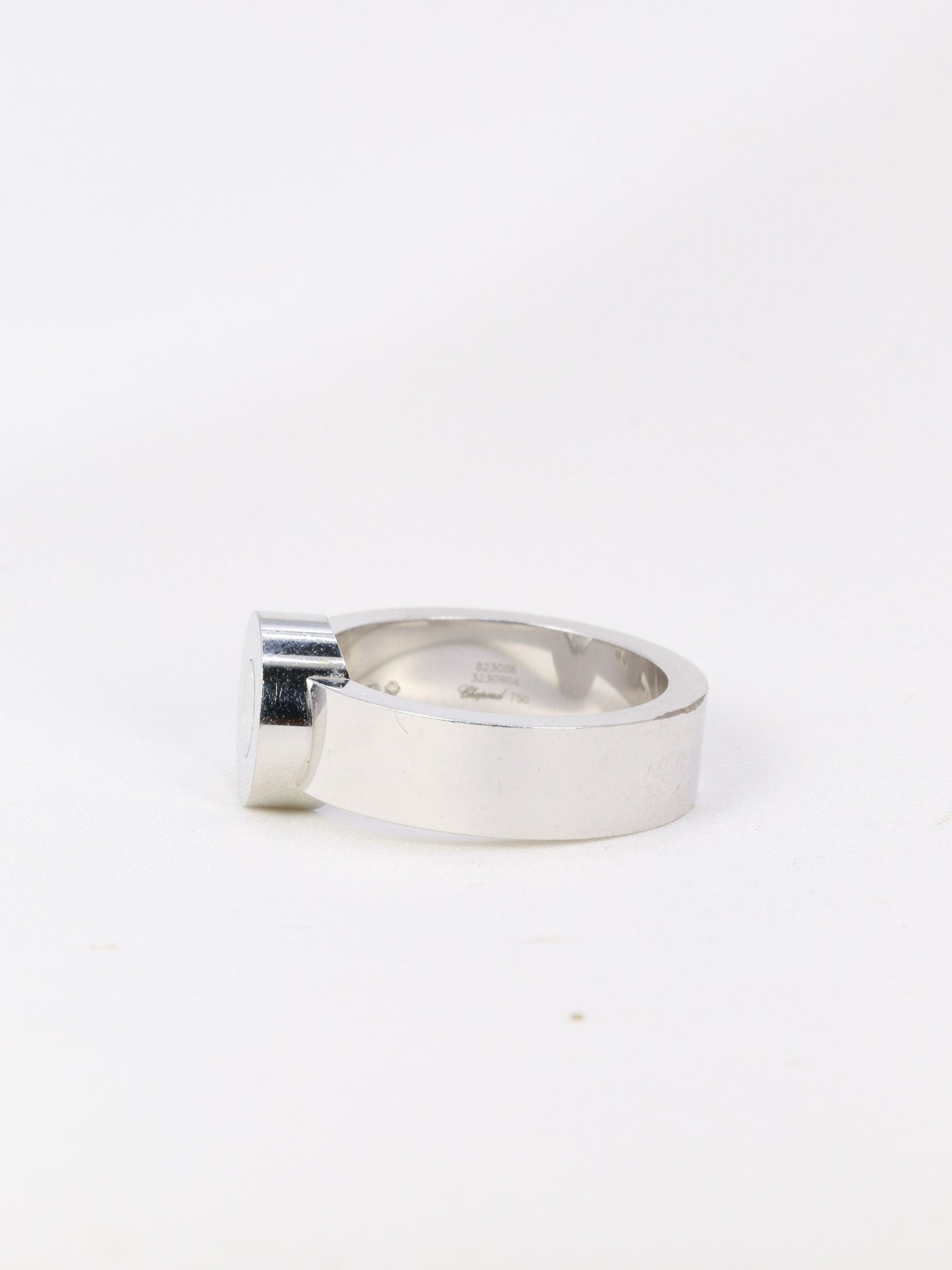 Bague Chopard Happy Diamonds ronde en or blanc et diamants