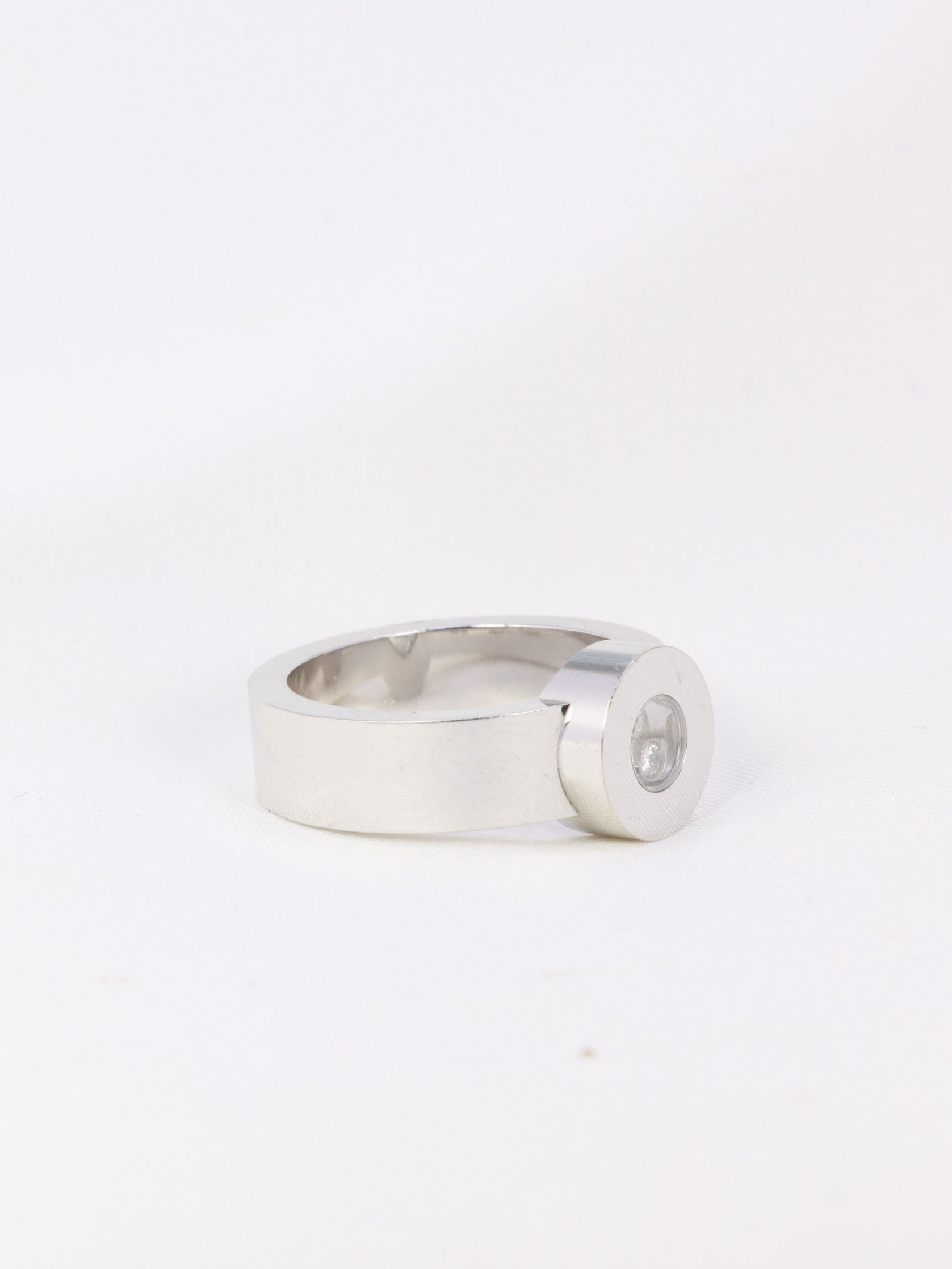 Bague Chopard Happy Diamonds ronde en or blanc et diamants