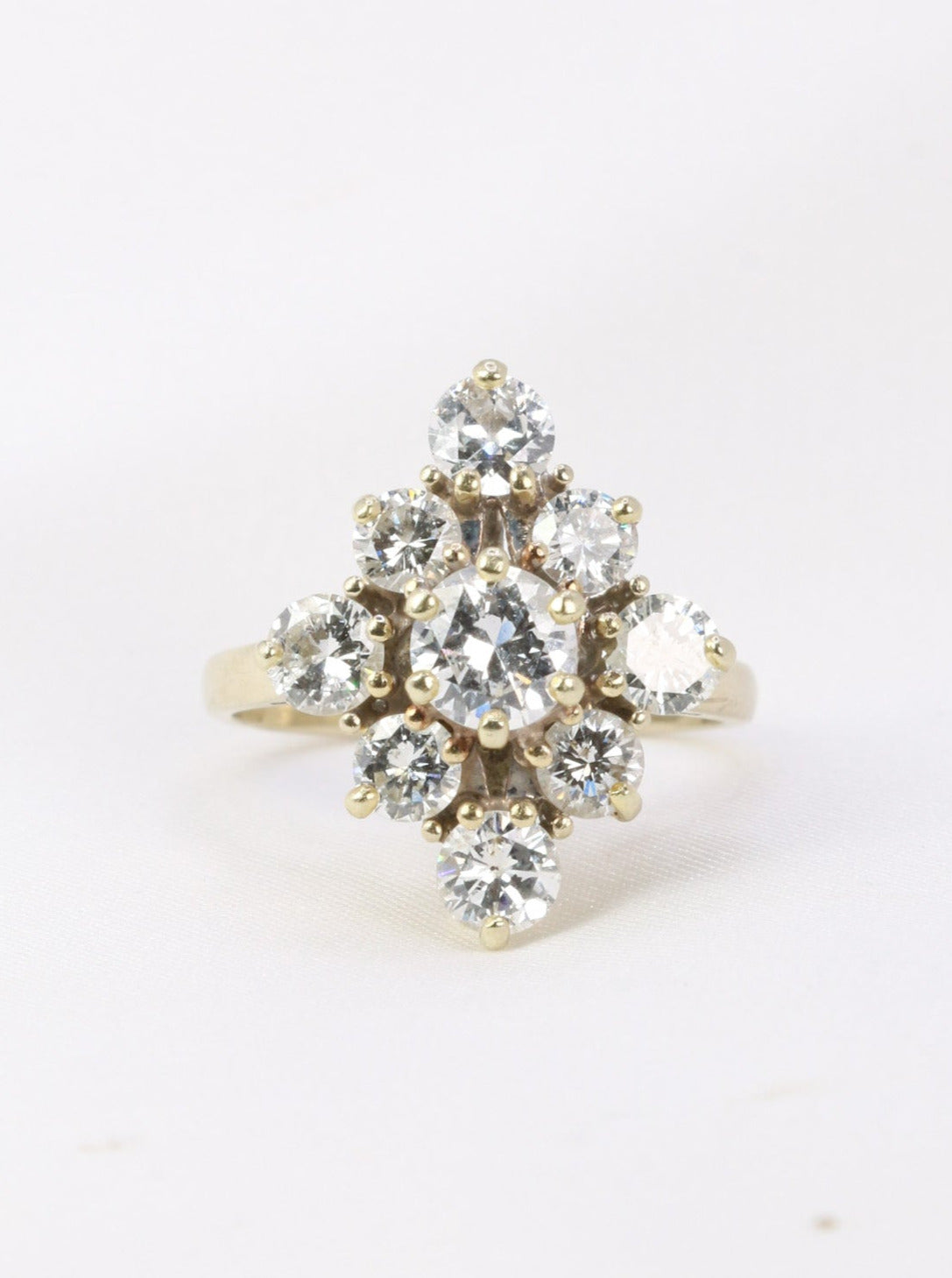 Bague vintage marquise en or blanc et diamants