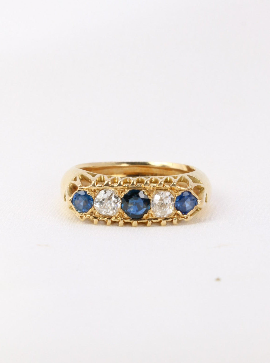 Bague jarretière or jaune saphirs diamants taille ancienne