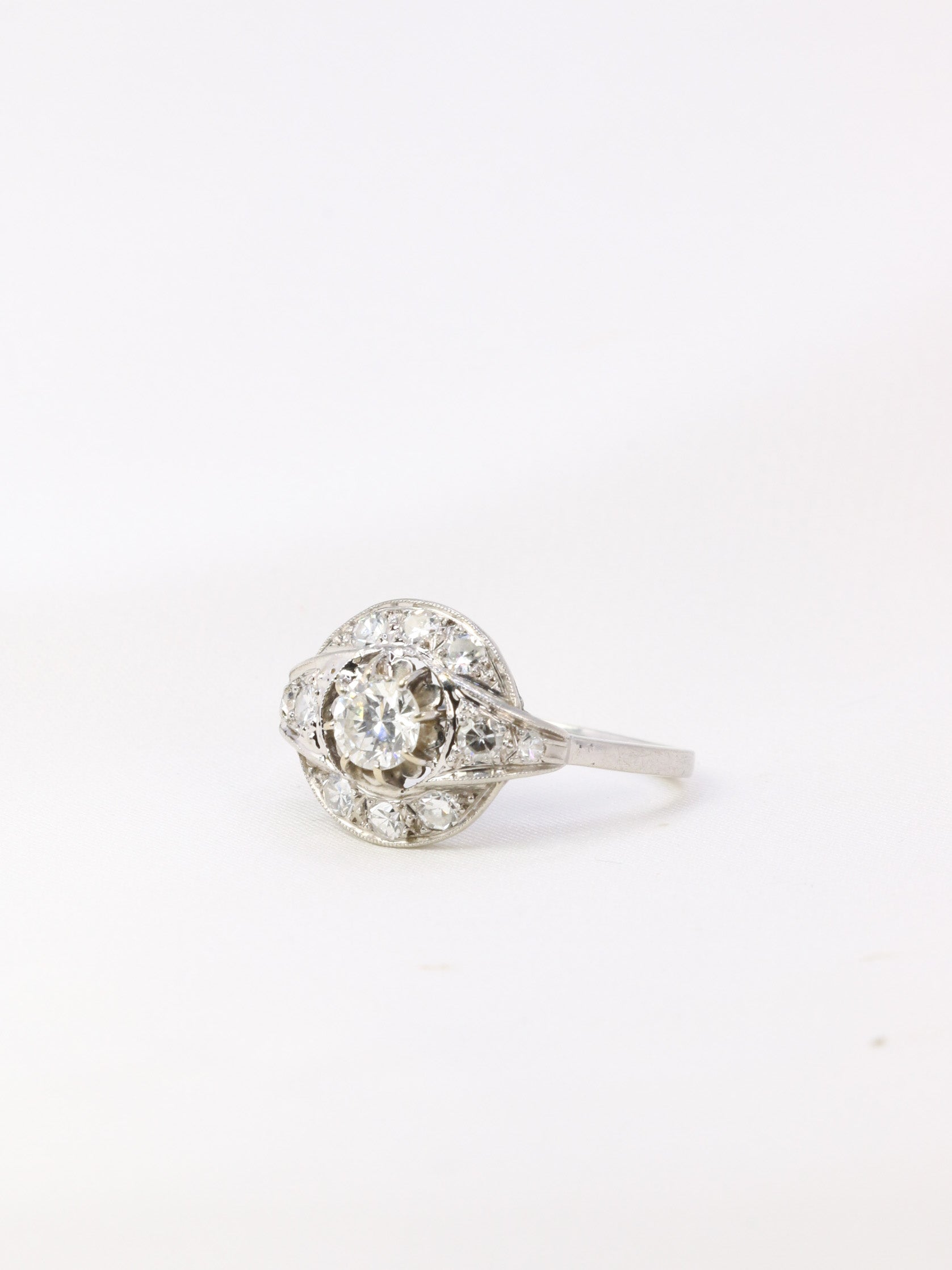 Art-Deco ring in platinum and diamonds