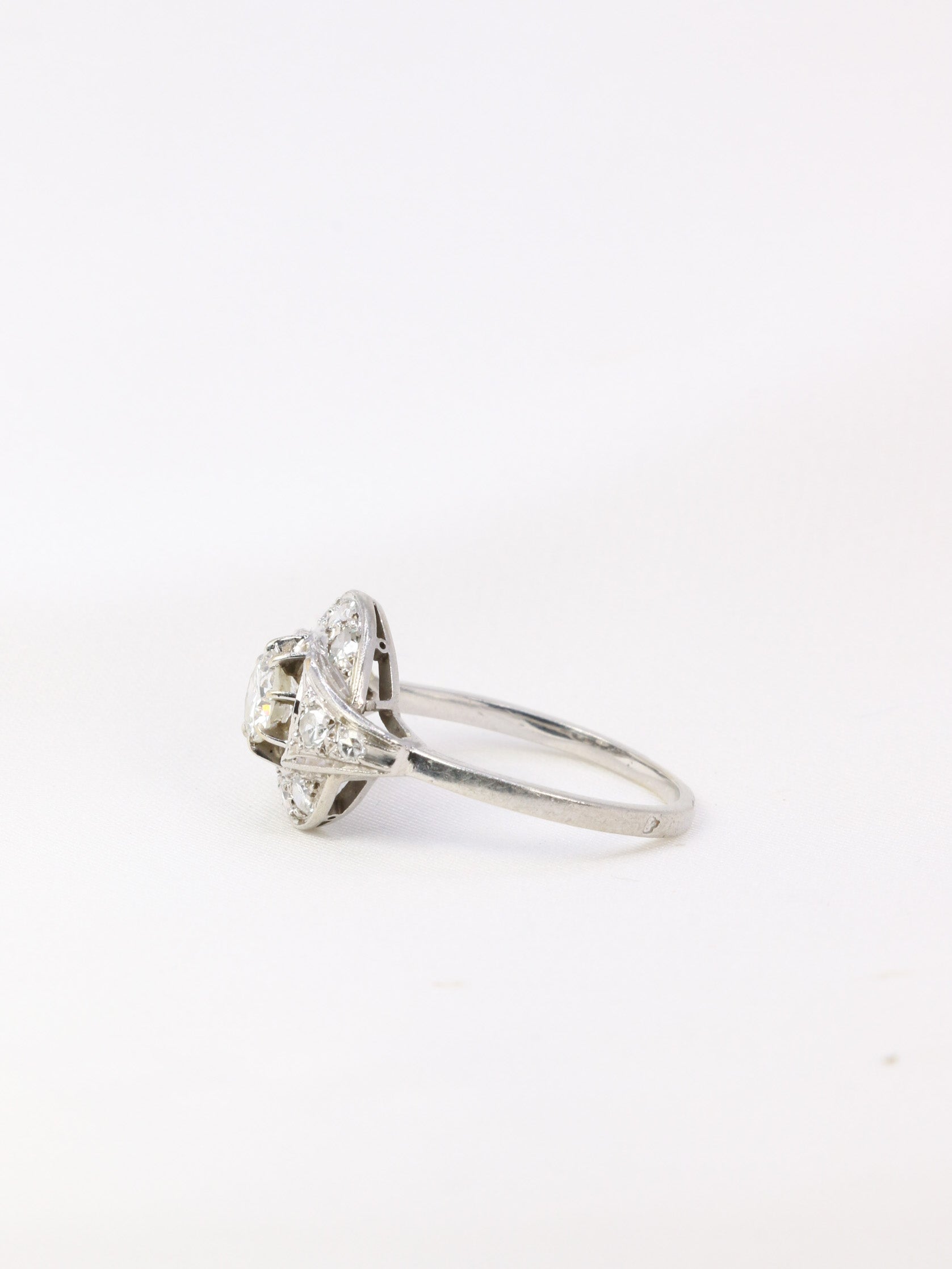 Art-Deco ring in platinum and diamonds