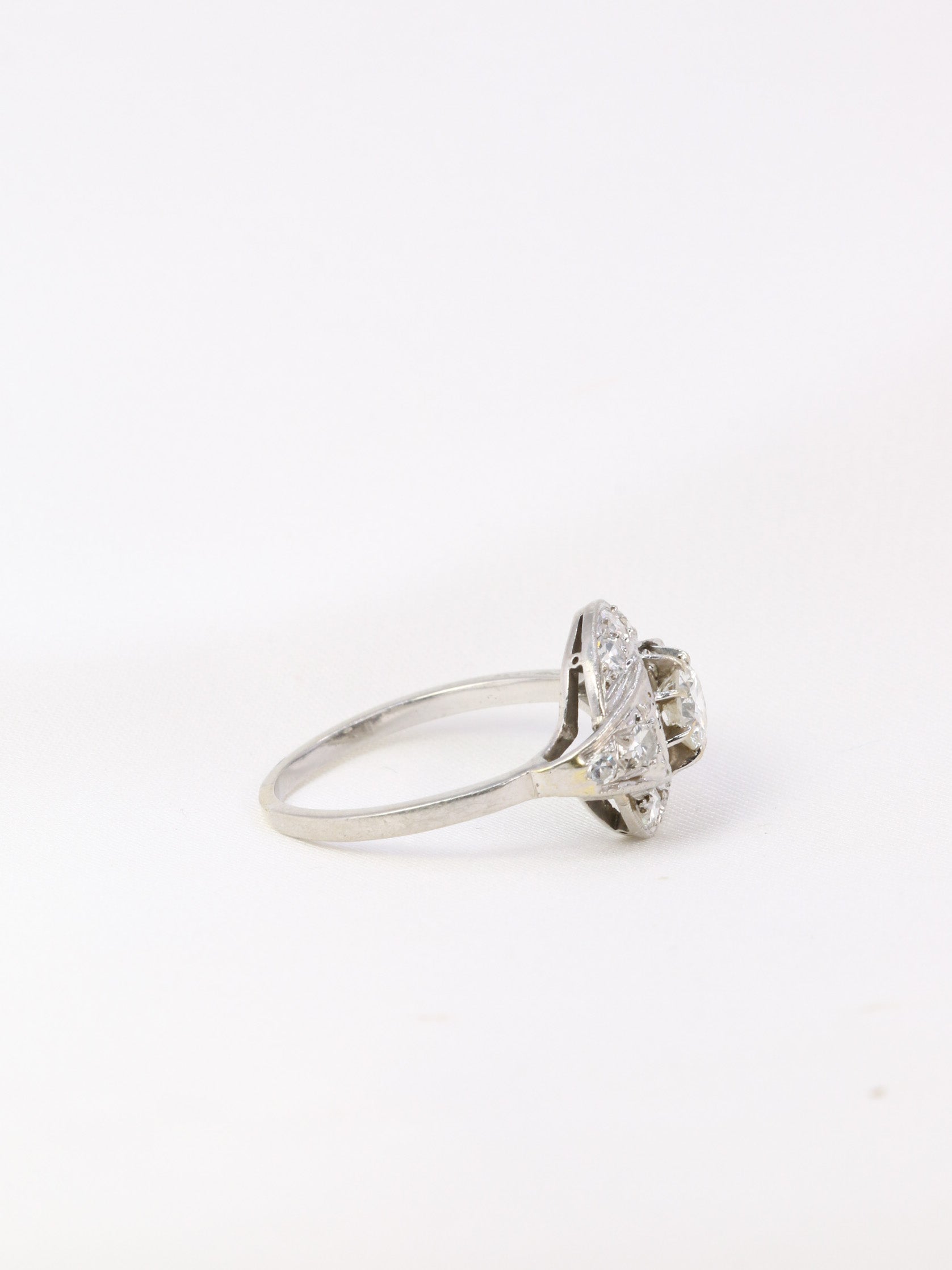 Art-Deco ring in platinum and diamonds