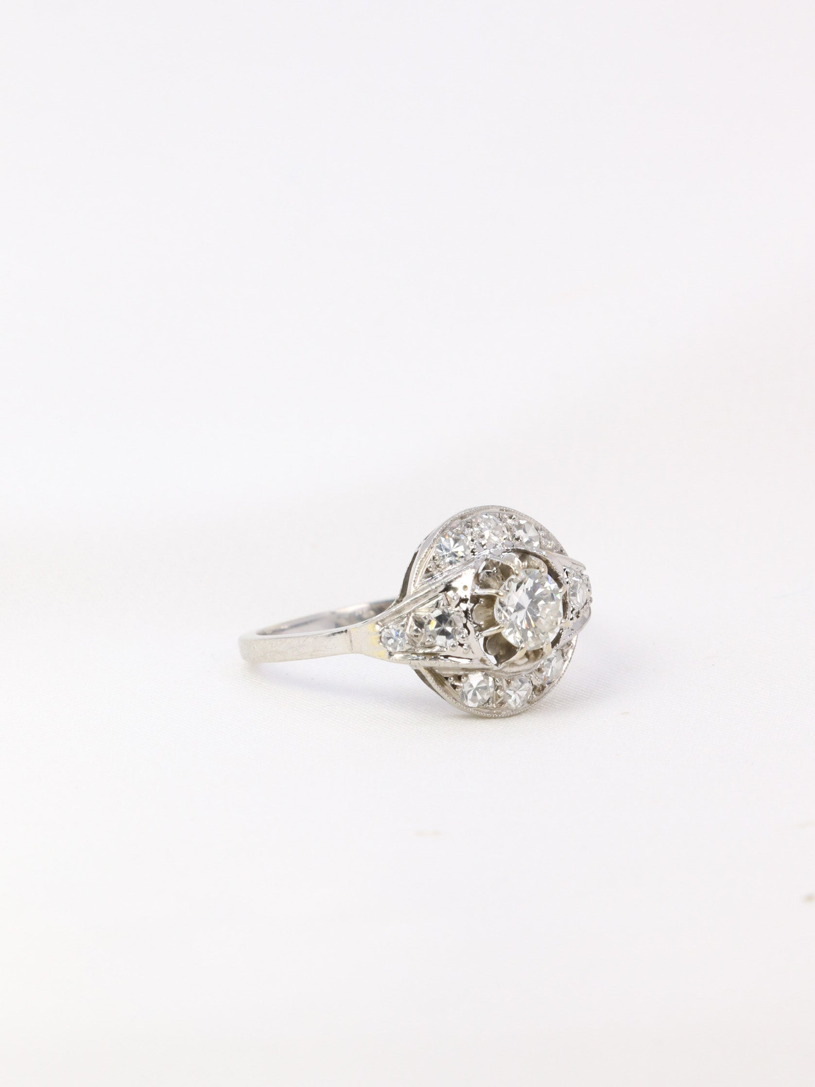 Art-Deco ring in platinum and diamonds