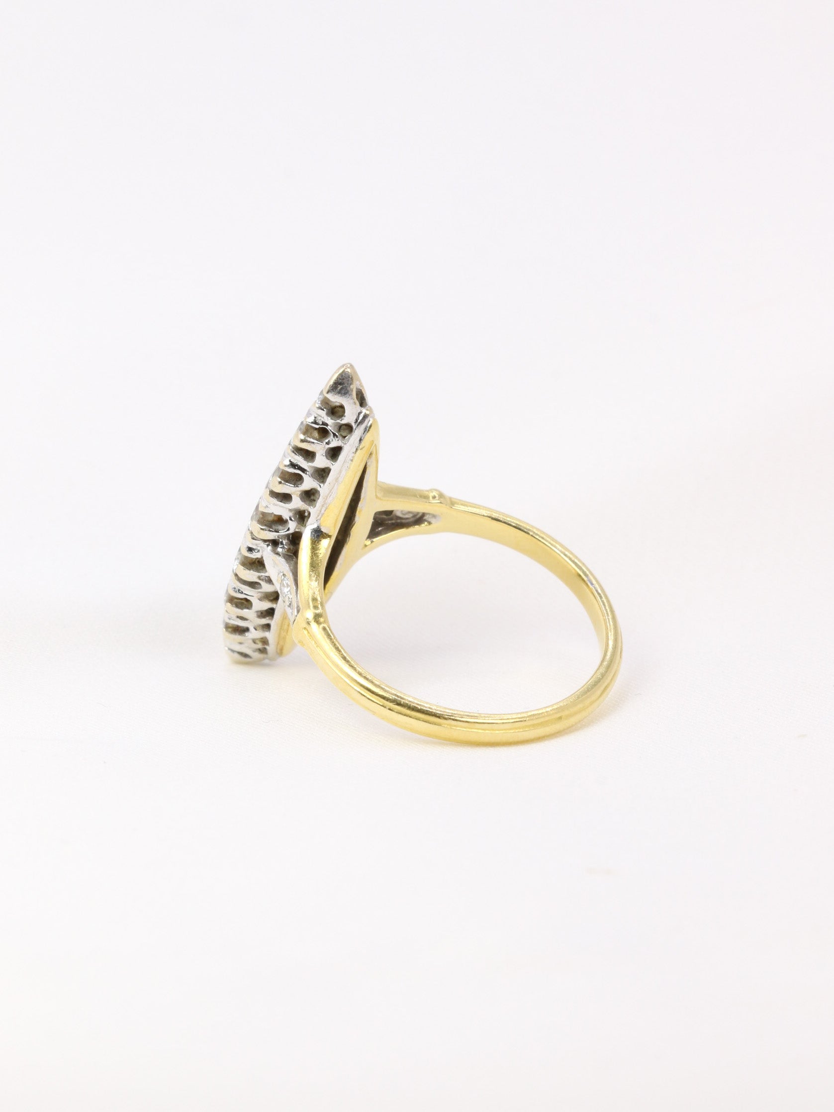 Bague marquise ancienne en or pavée d'environ 1 ct de diamants