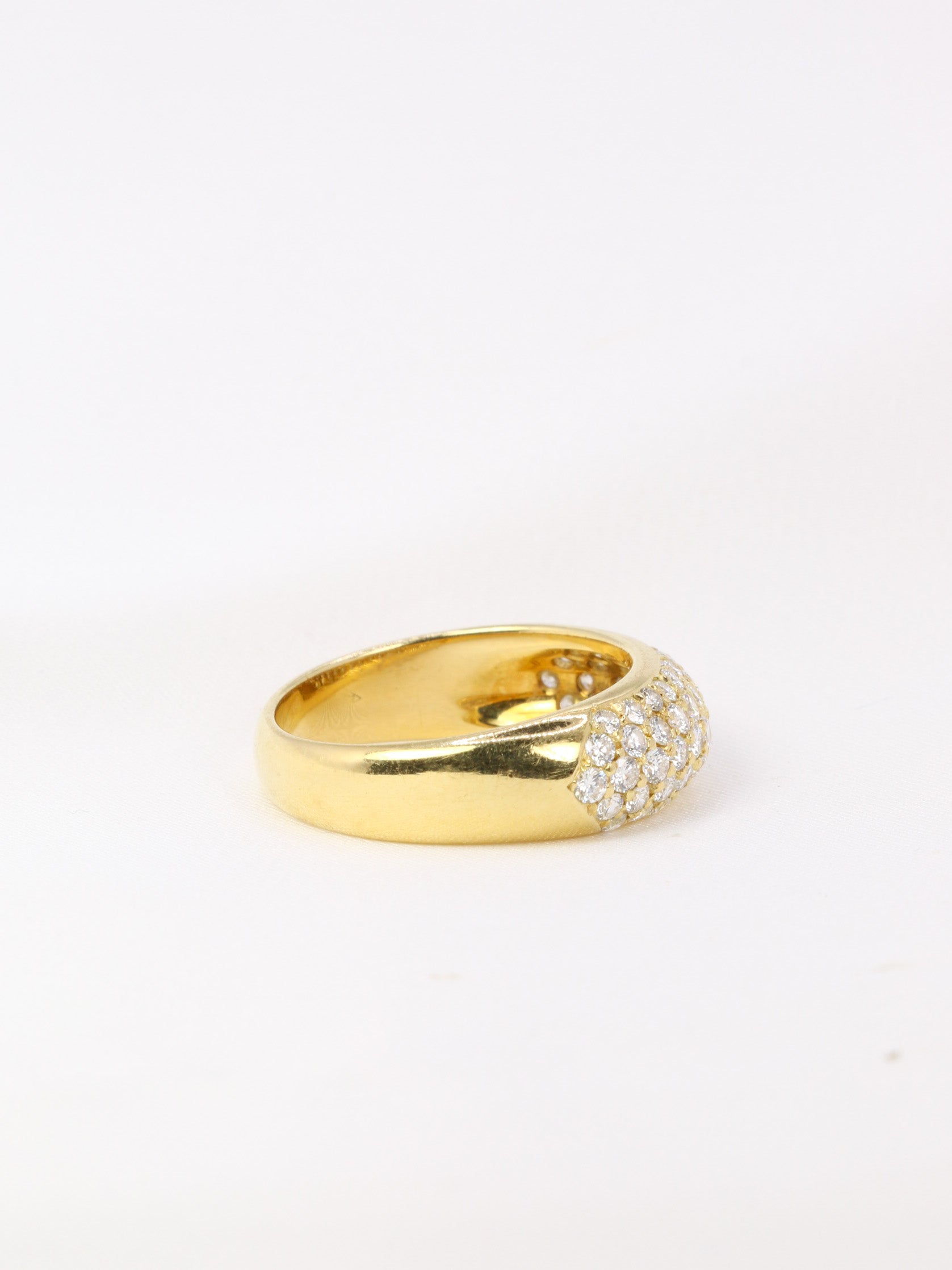 Bague jonc vintage en or pavée de diamants