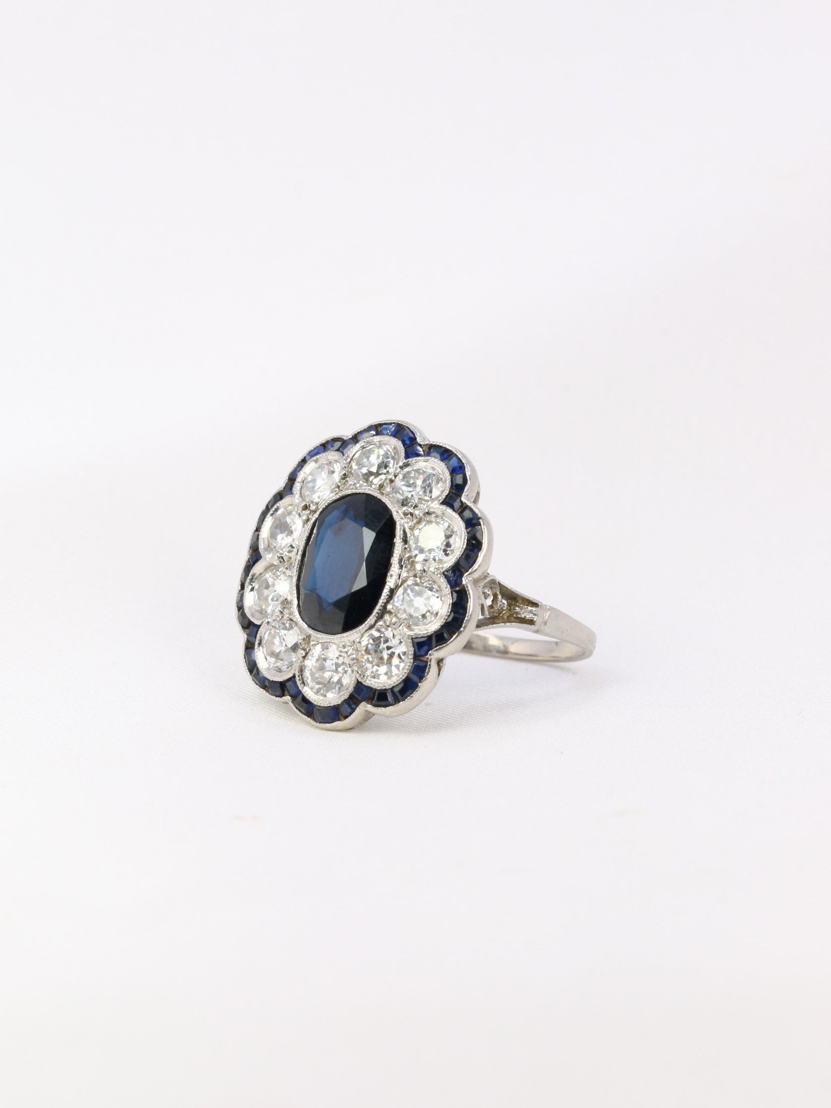 Bague Belle Epoque en platine, saphir et diamants