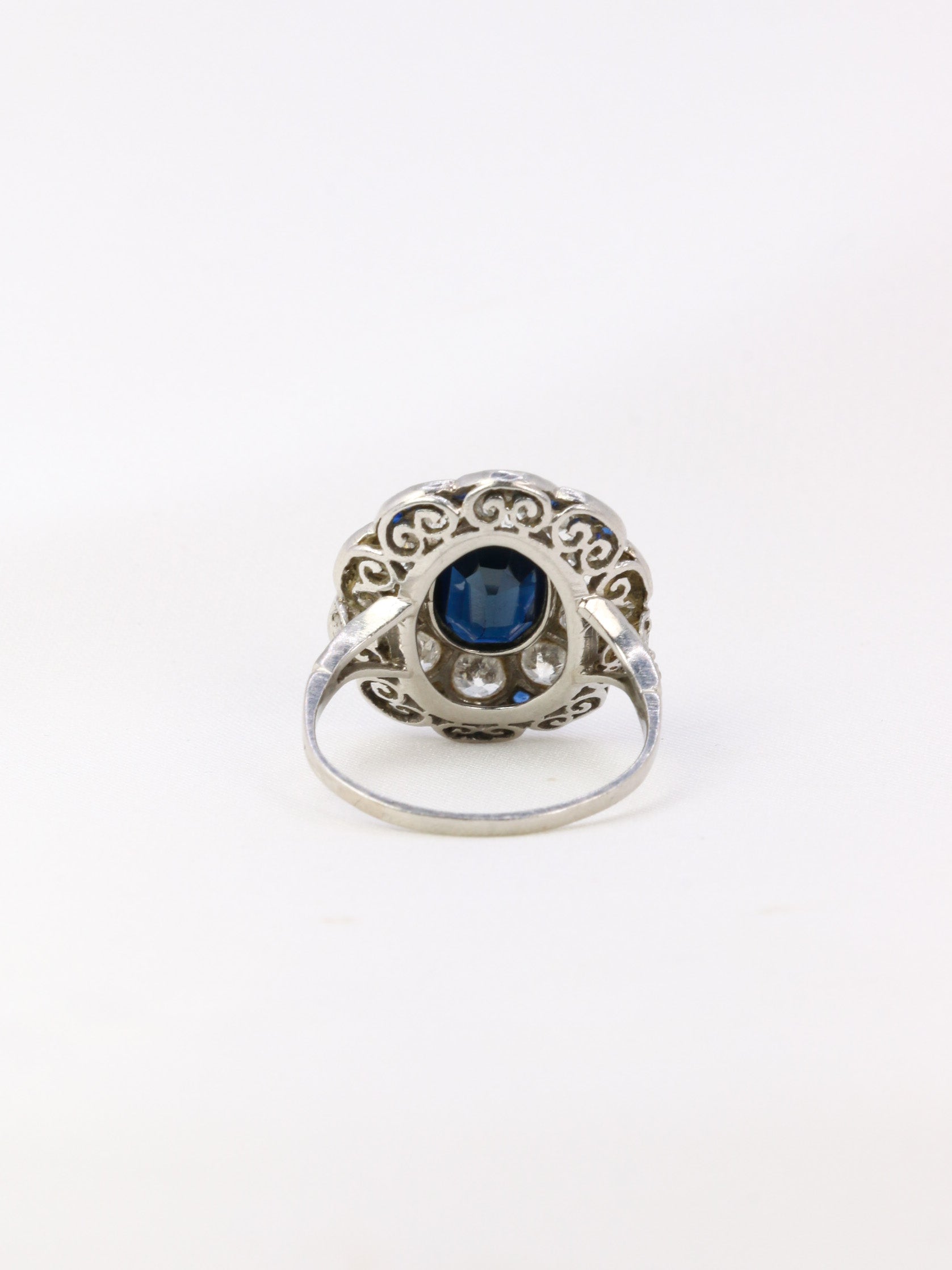 Bague Belle Epoque en platine, saphir et diamants