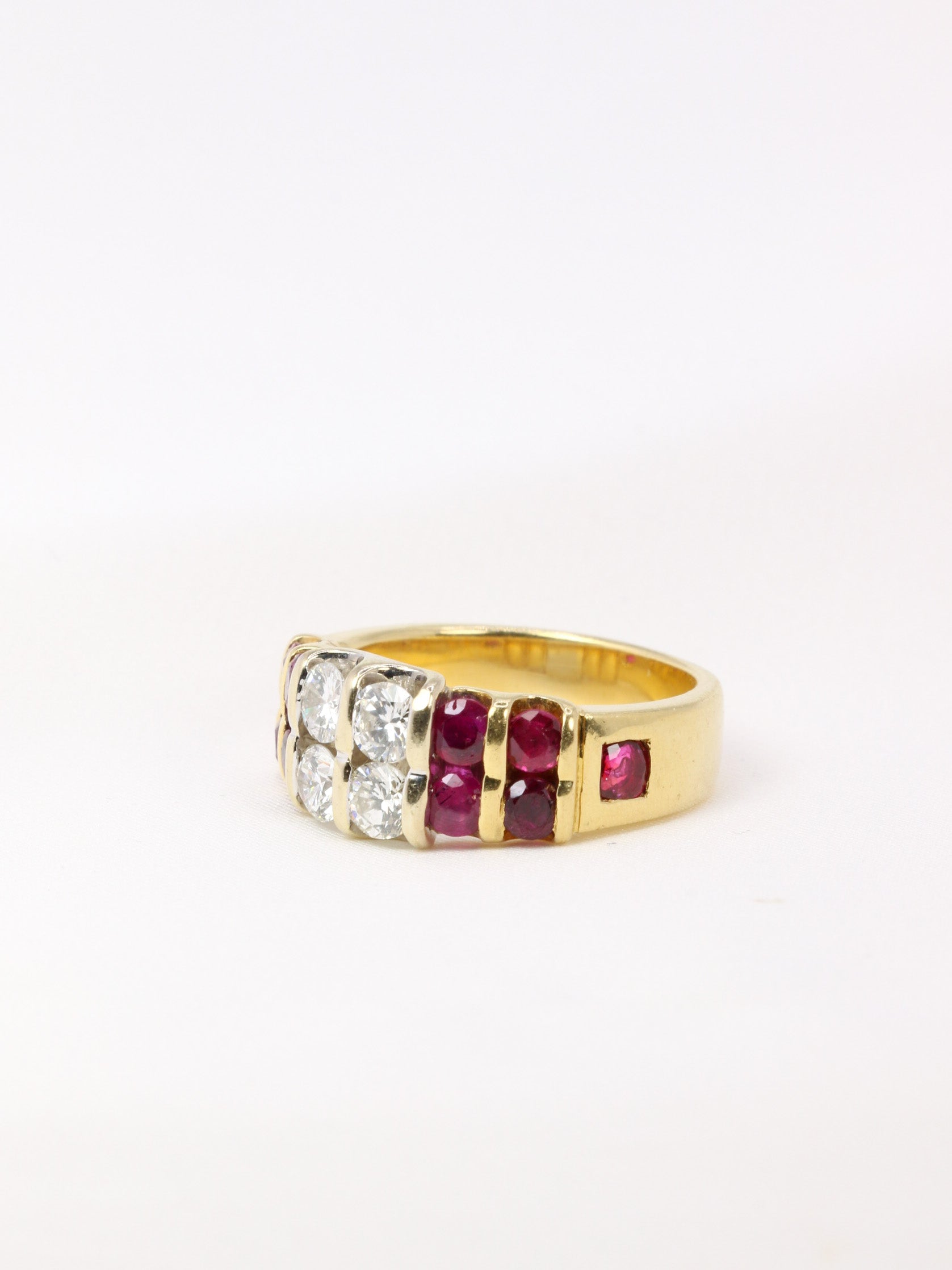 Bague vintage en or, rubis et diamants