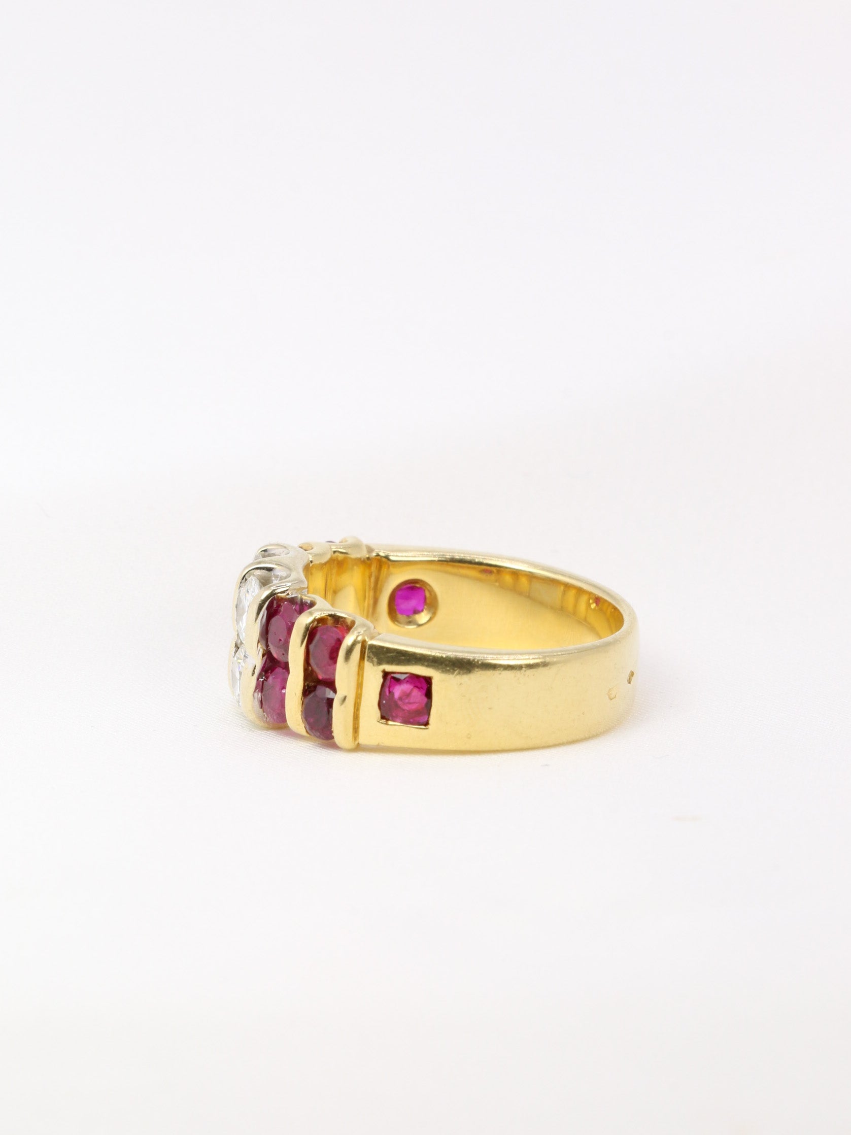 Bague vintage en or, rubis et diamants