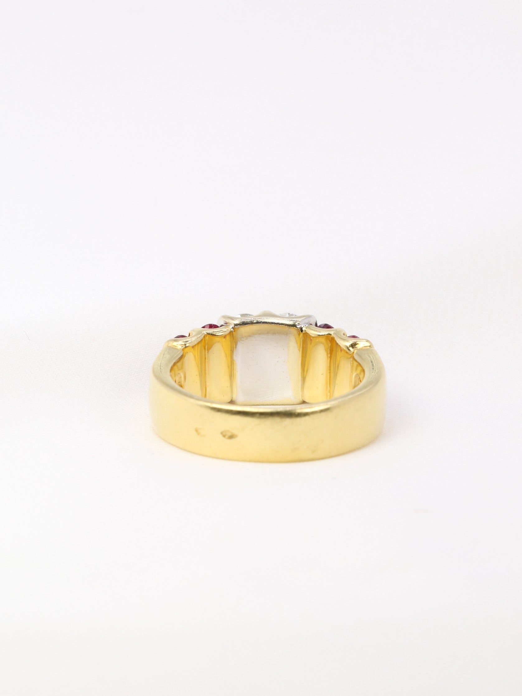 Bague vintage en or, rubis et diamants
