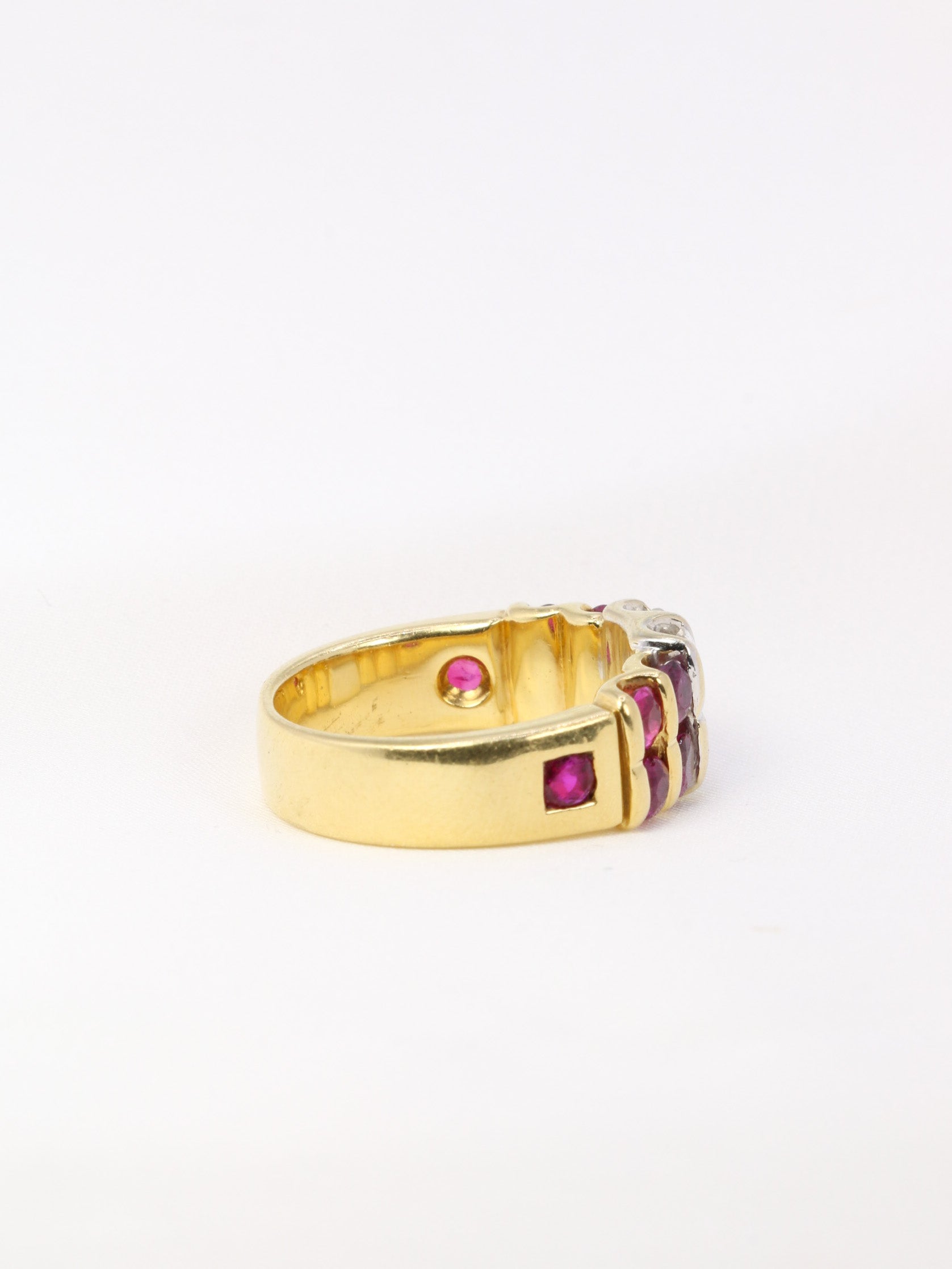 Bague vintage en or, rubis et diamants