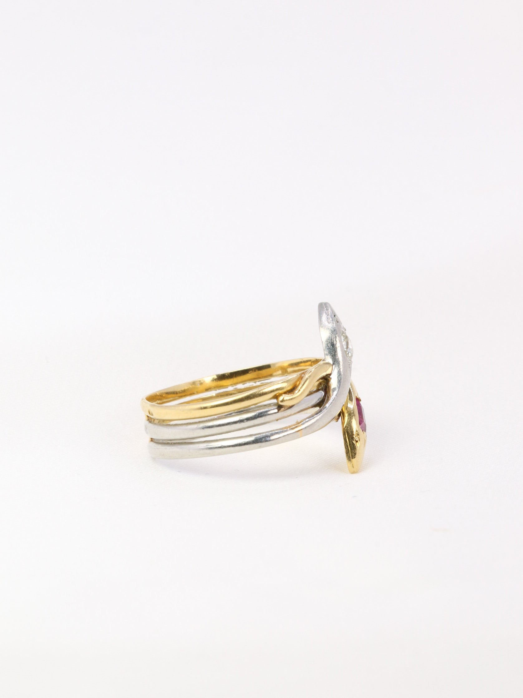 Bague ancienne deux serpents en or, diamant et rubis - XIXe siècle