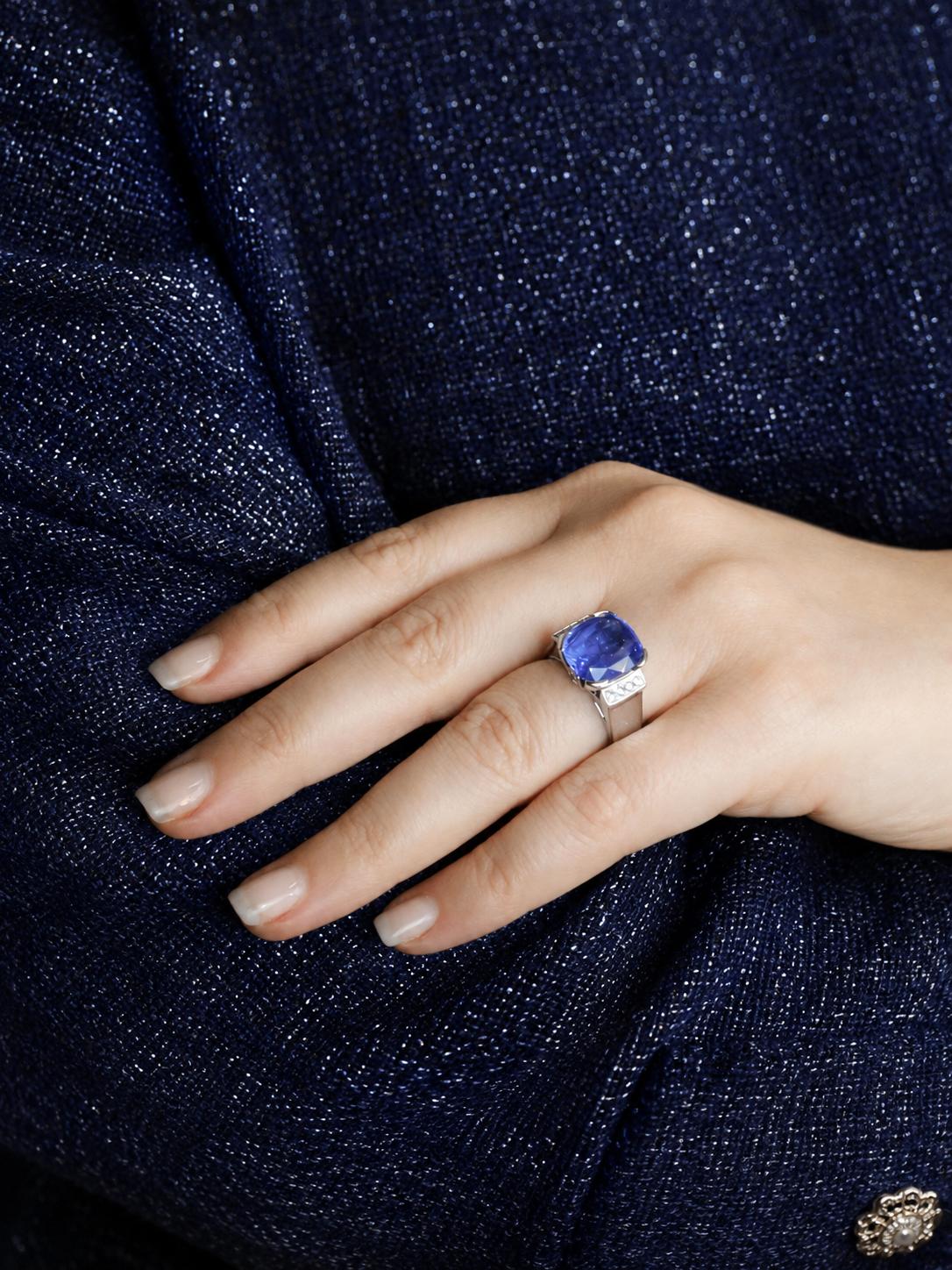 Bague cocktail Or blanc Saphir coussin Ceylan 10,81 carats