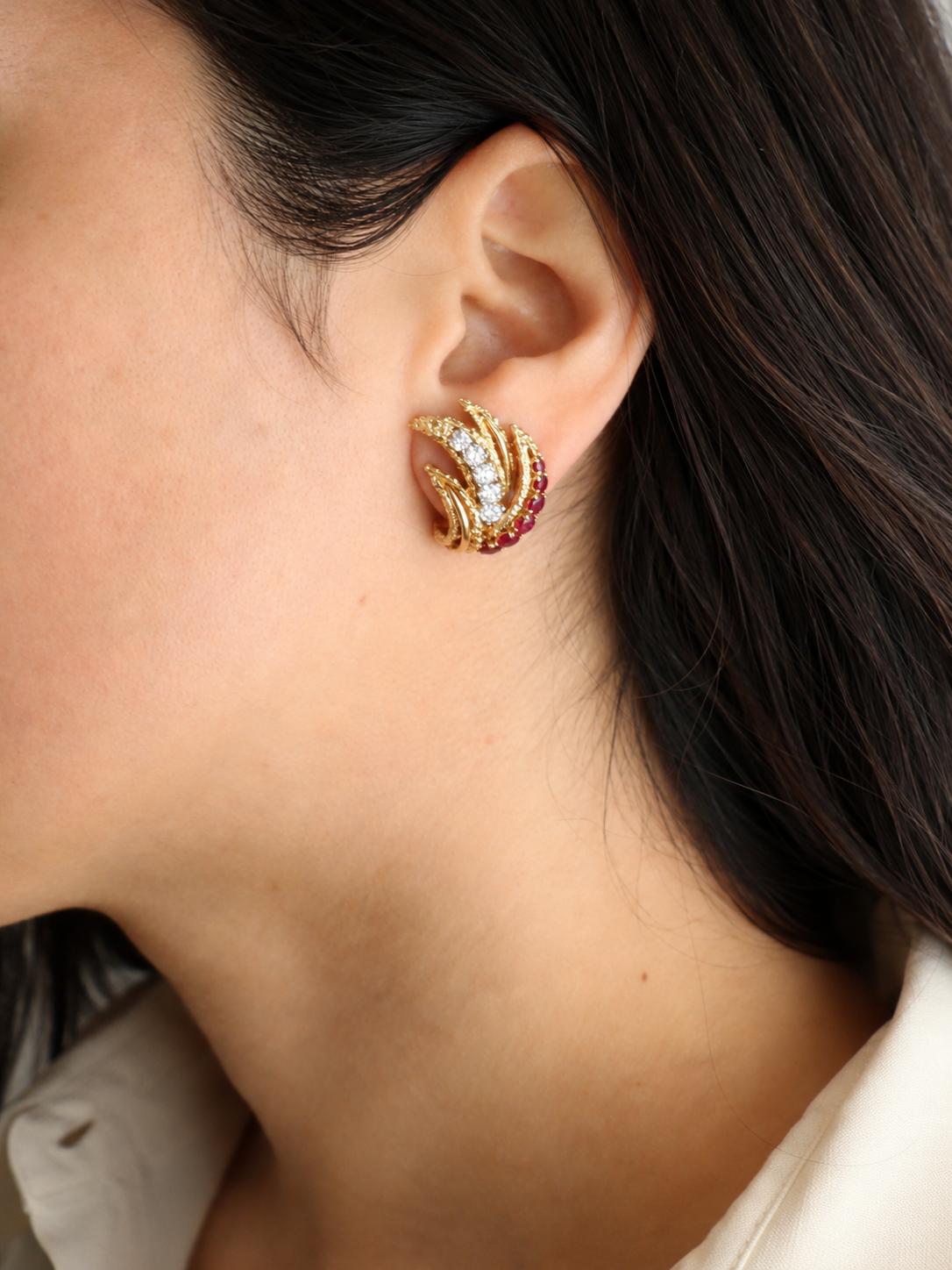 VAN CLEEF & ARPELS Boucles d'oreilles Feuilles or jaune rubis diamants