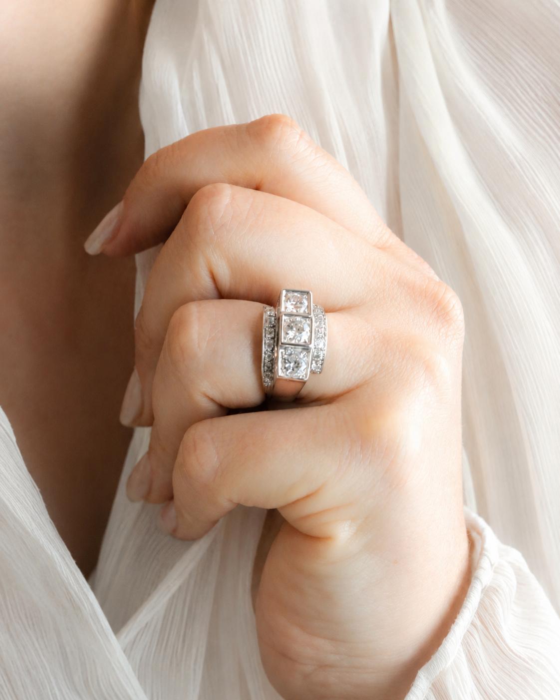 Bague géométrique or blanc diamants