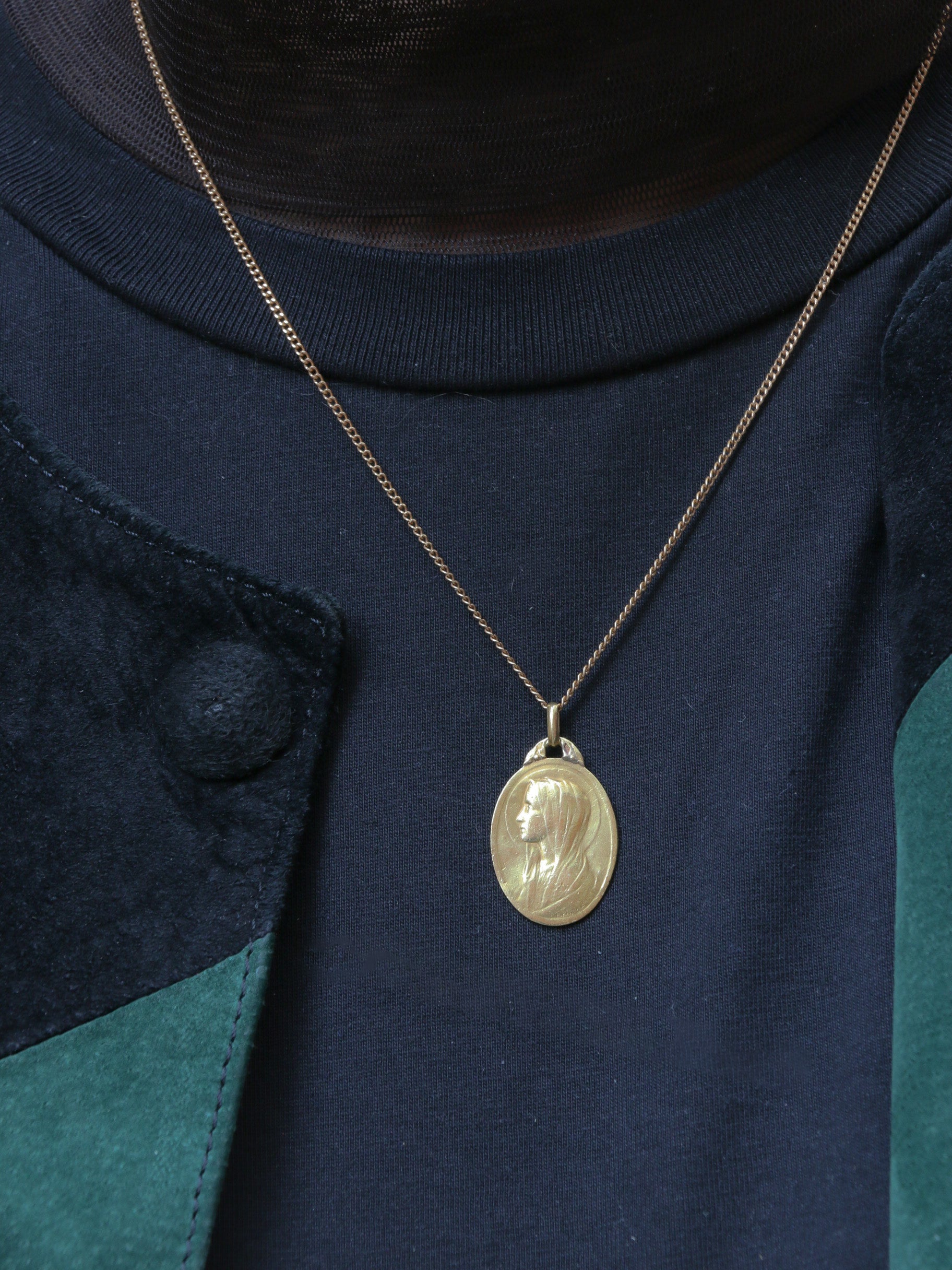 PAUL BRANDT Médaille ancienne en or figurant la vierge