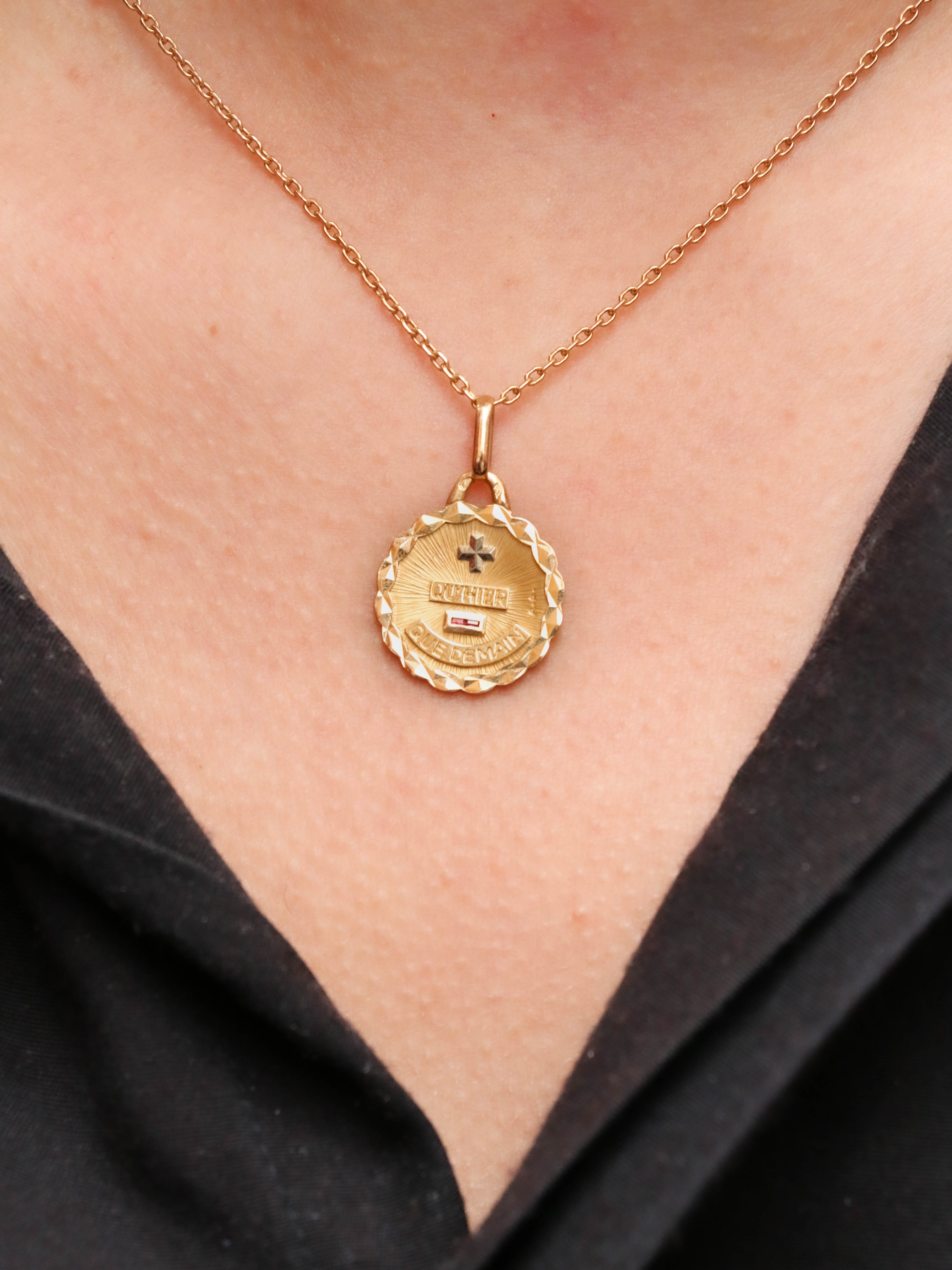 Médaille amour Augis vintage ronde Plus hier moins demain