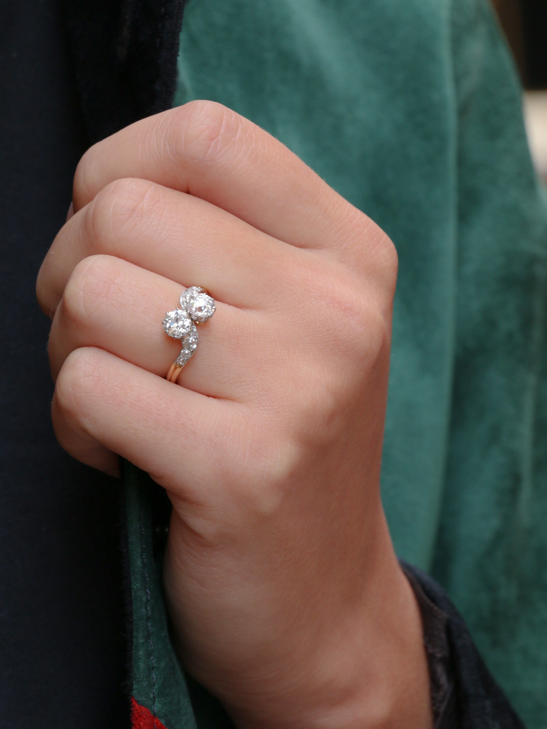 Bague toi et moi Belle Epoque en or jaune et diamants taille ancienne