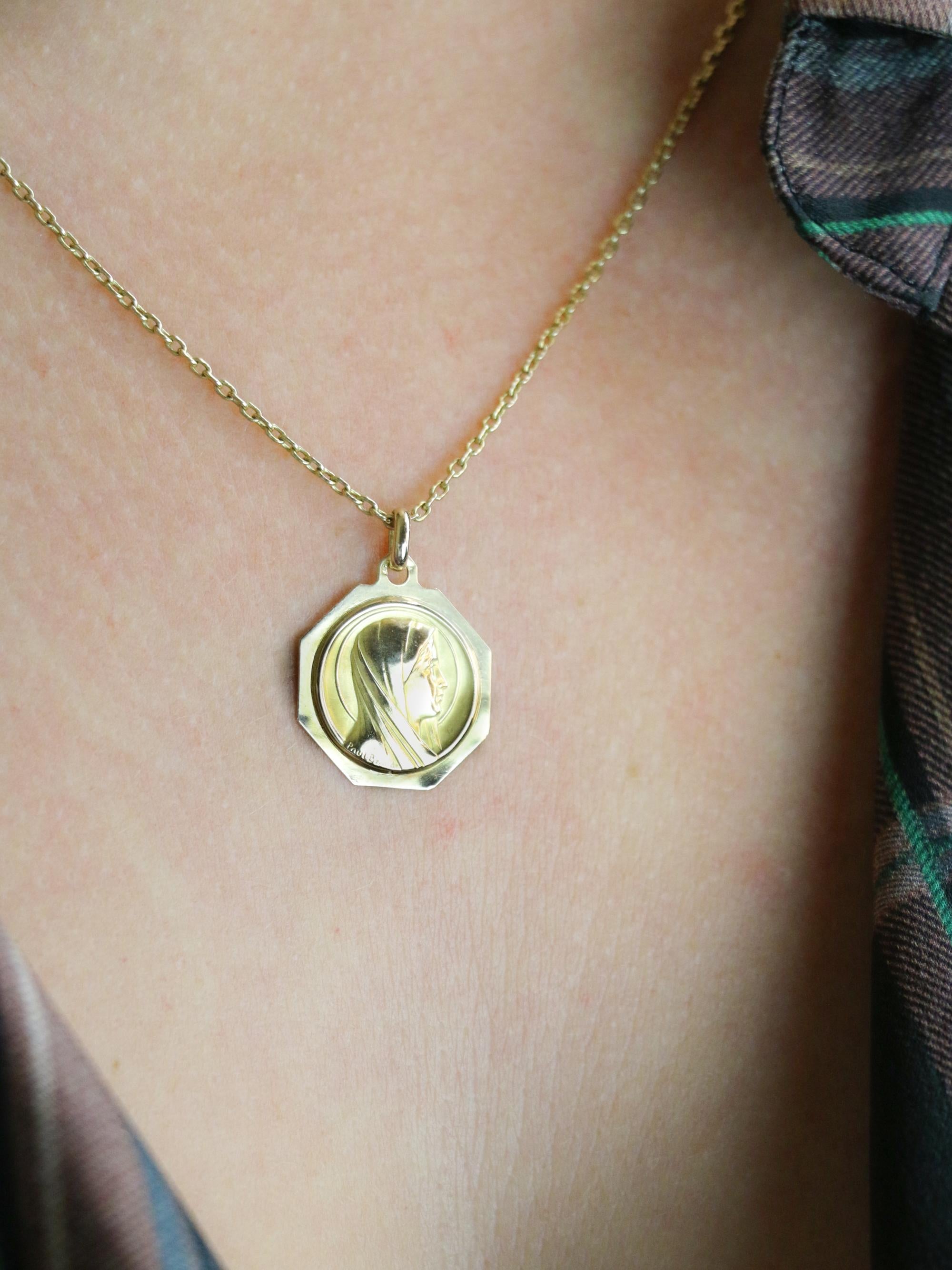 PAUL BRANDT Médaille Art Deco or jaune vierge de profil