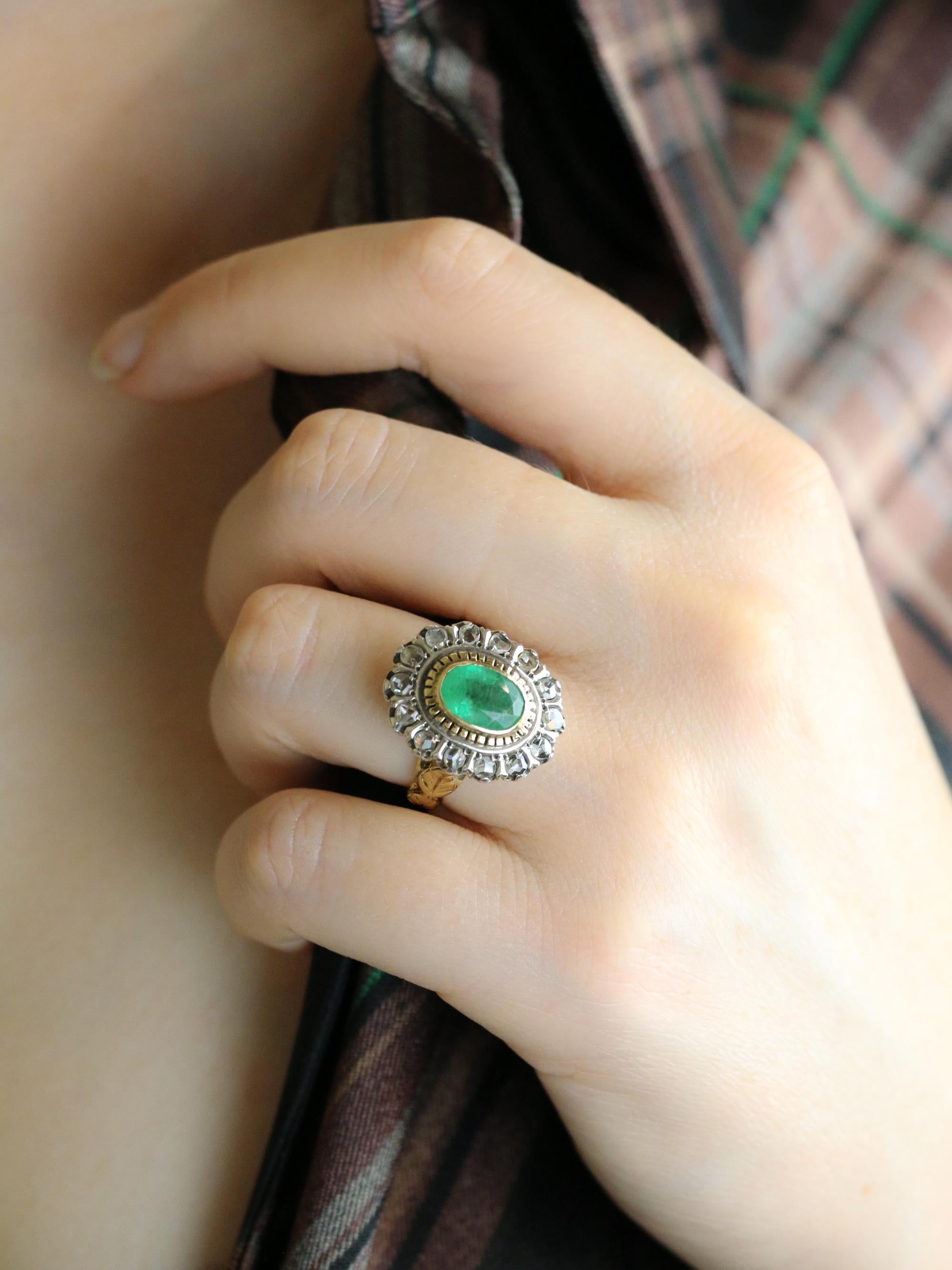 Bague ancienne or argent émeraude ovale diamants