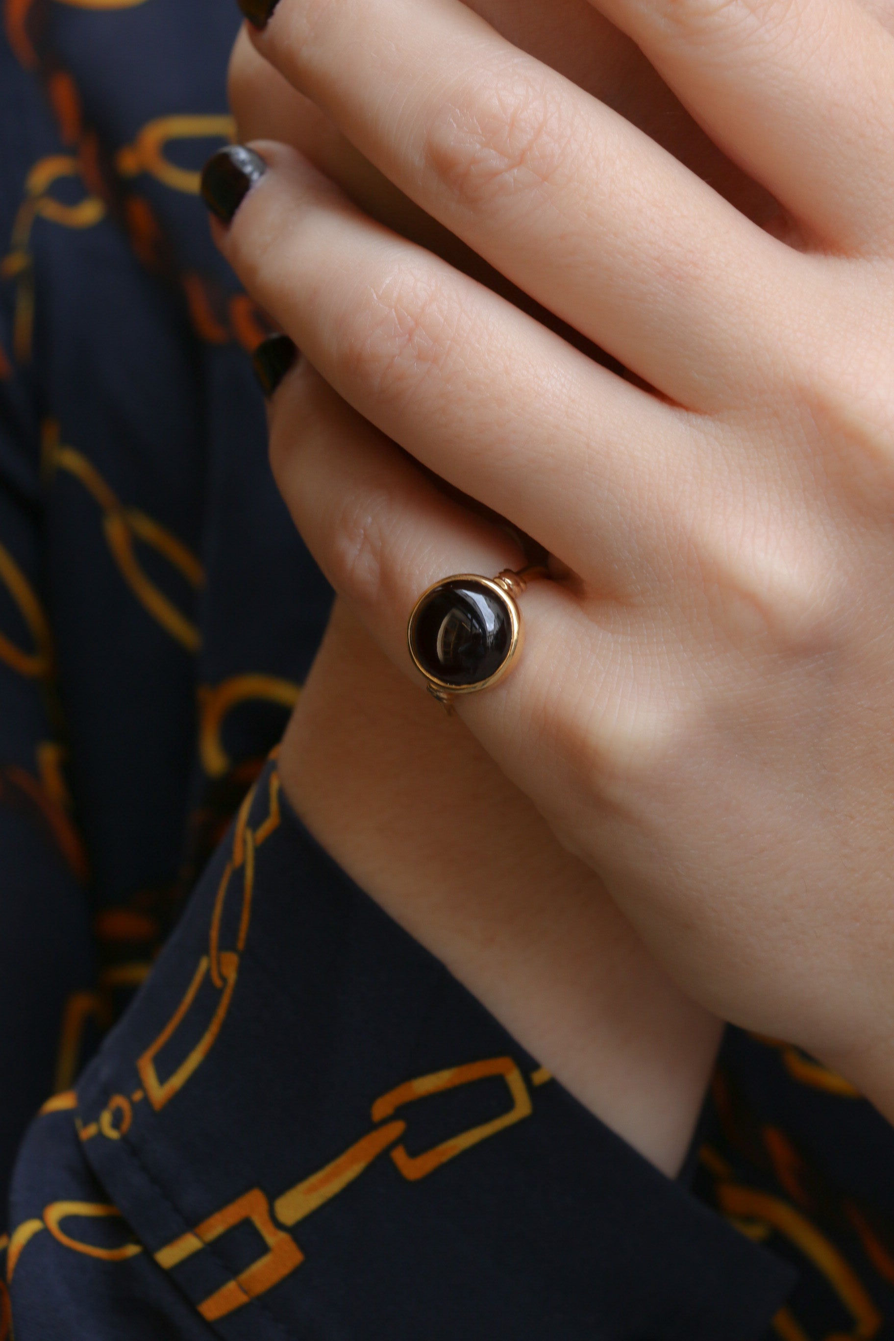 Bague vintage en or jaune et cabochon de grenat