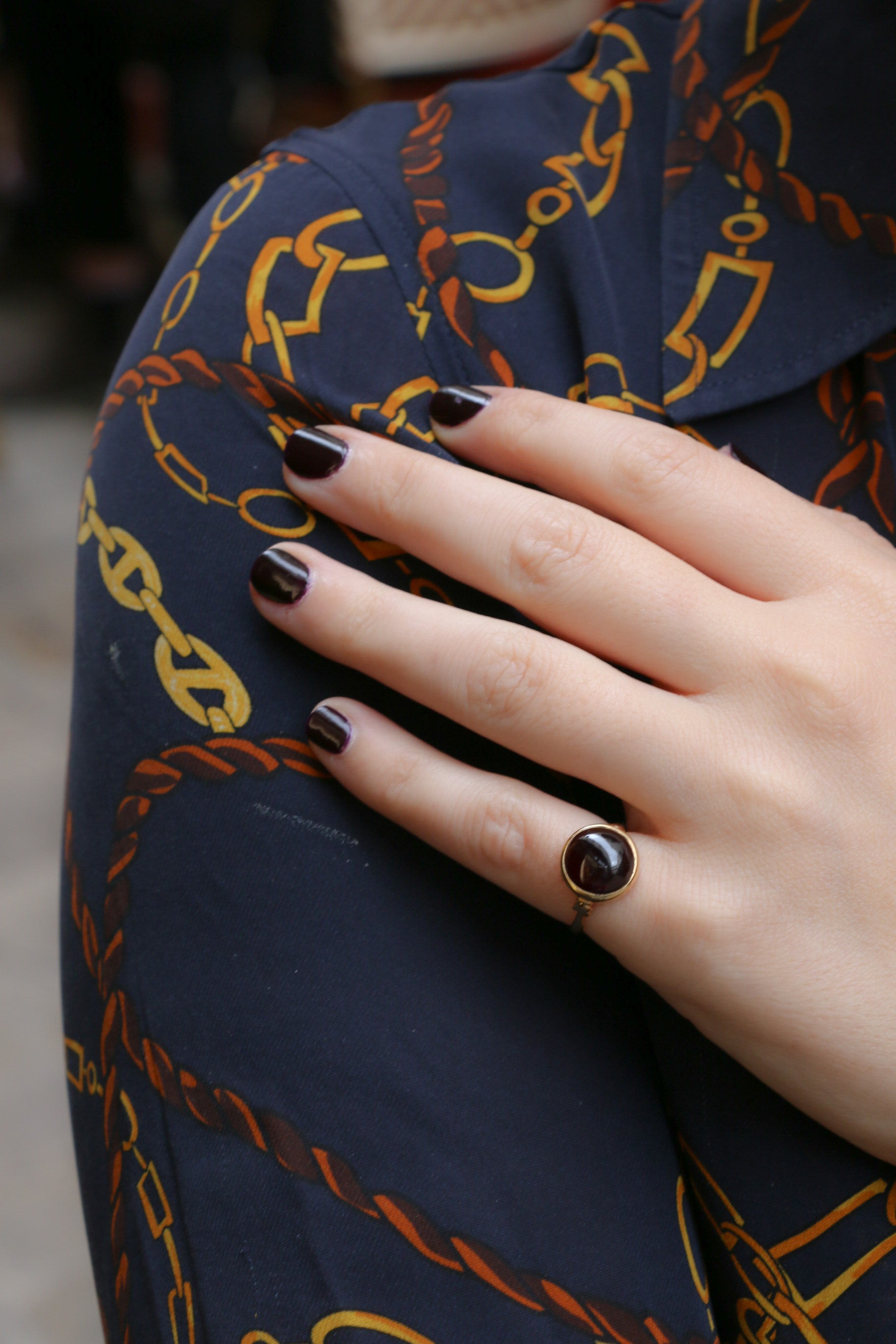Bague vintage en or jaune et cabochon de grenat