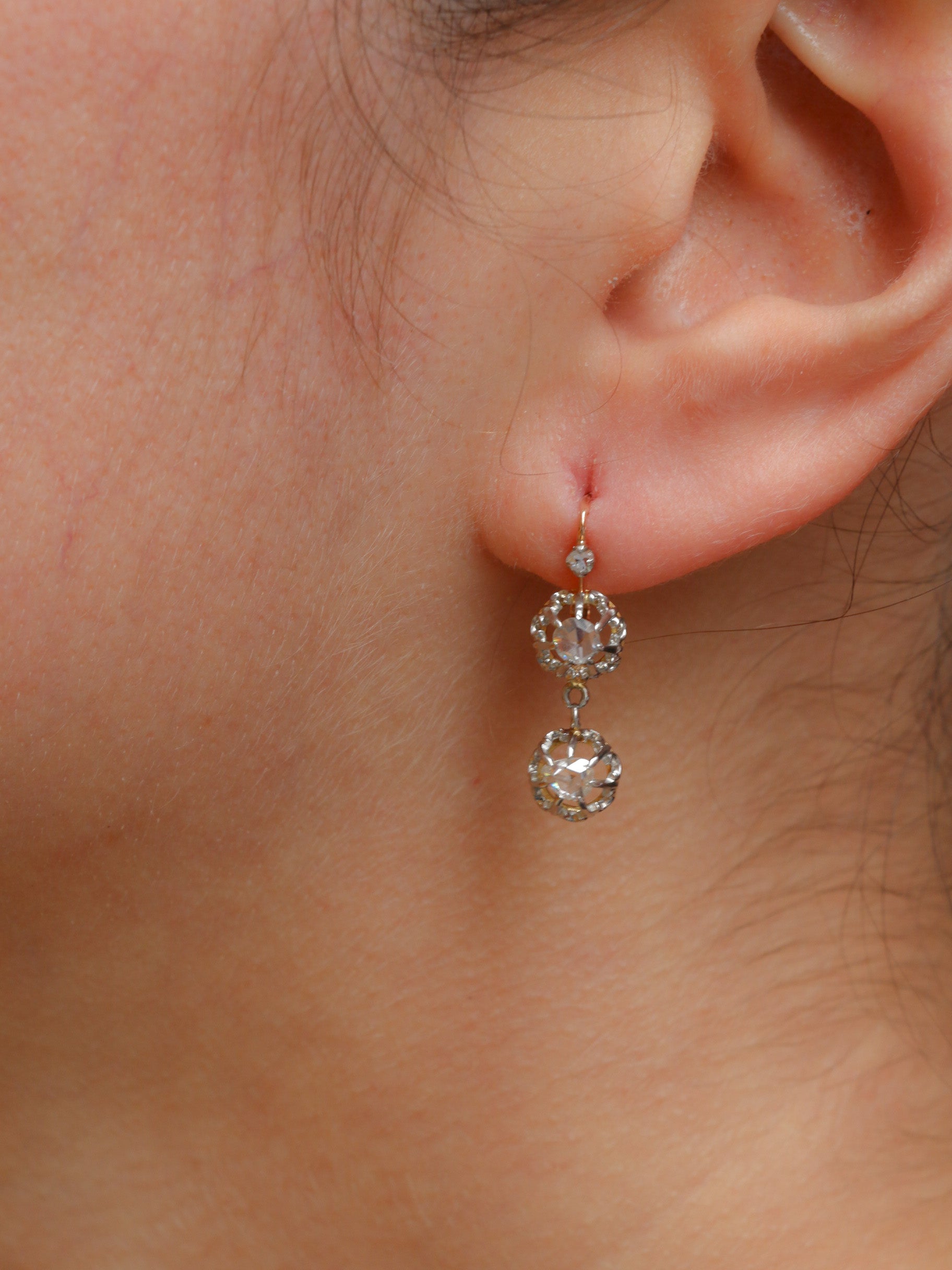 Dormeuses anciennes en or et diamants taillés en rose