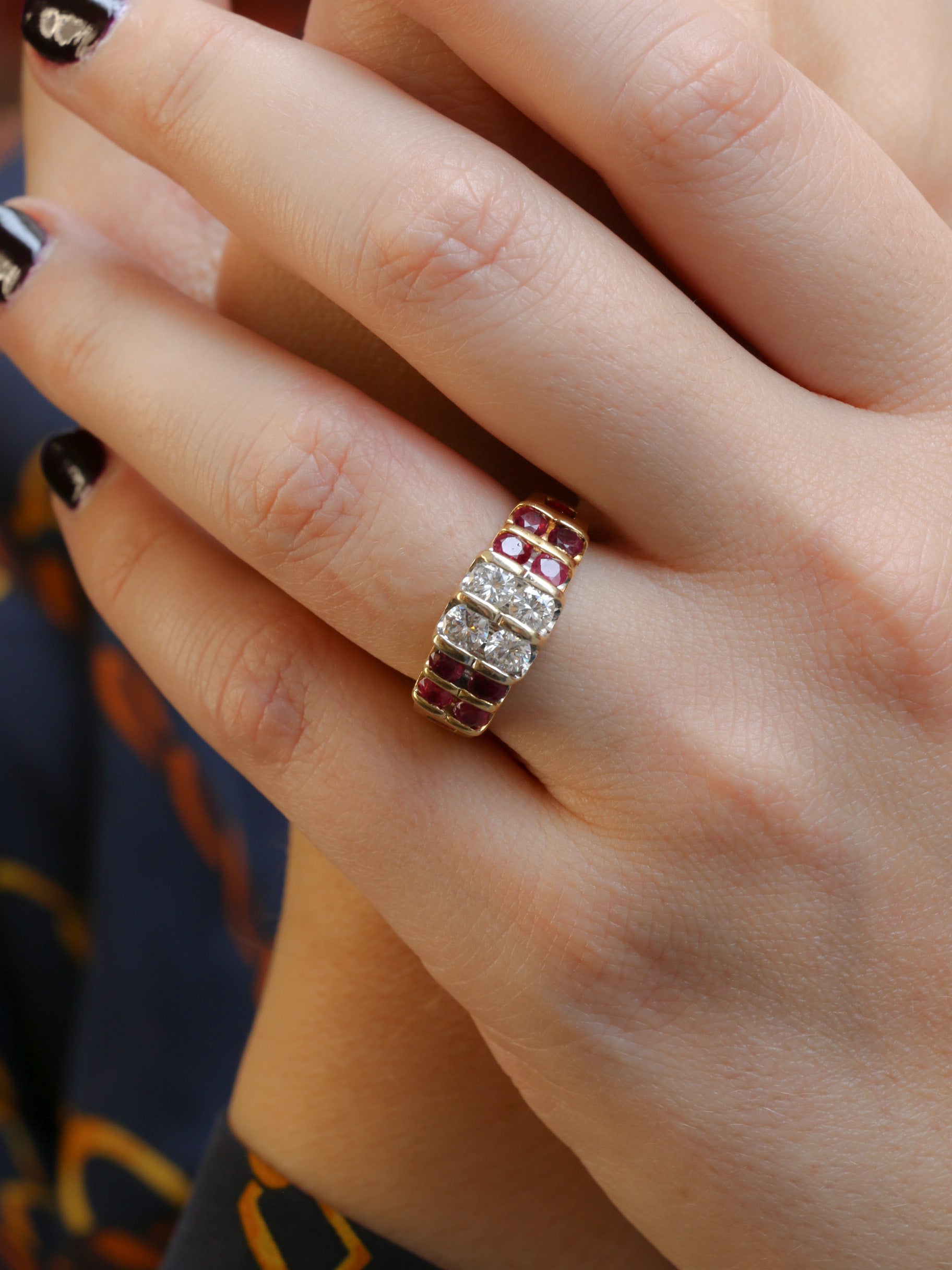 Bague vintage en or, rubis et diamants