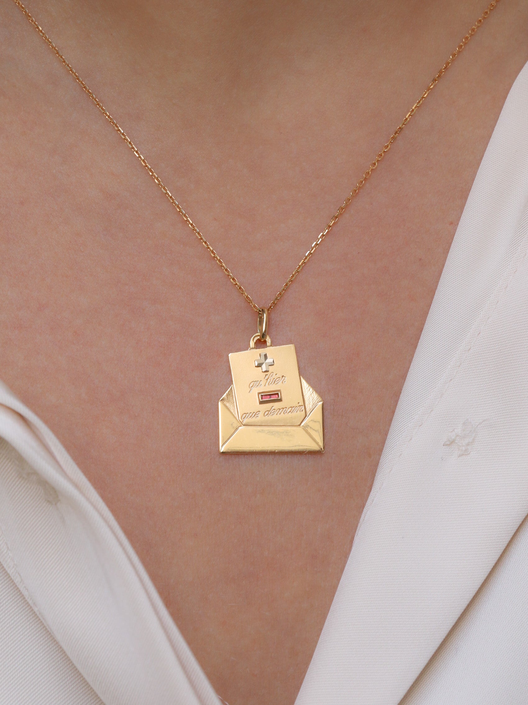 Médaille Augis lettre d’amour en or, Plus qu’hier moins que demain, ca 1980