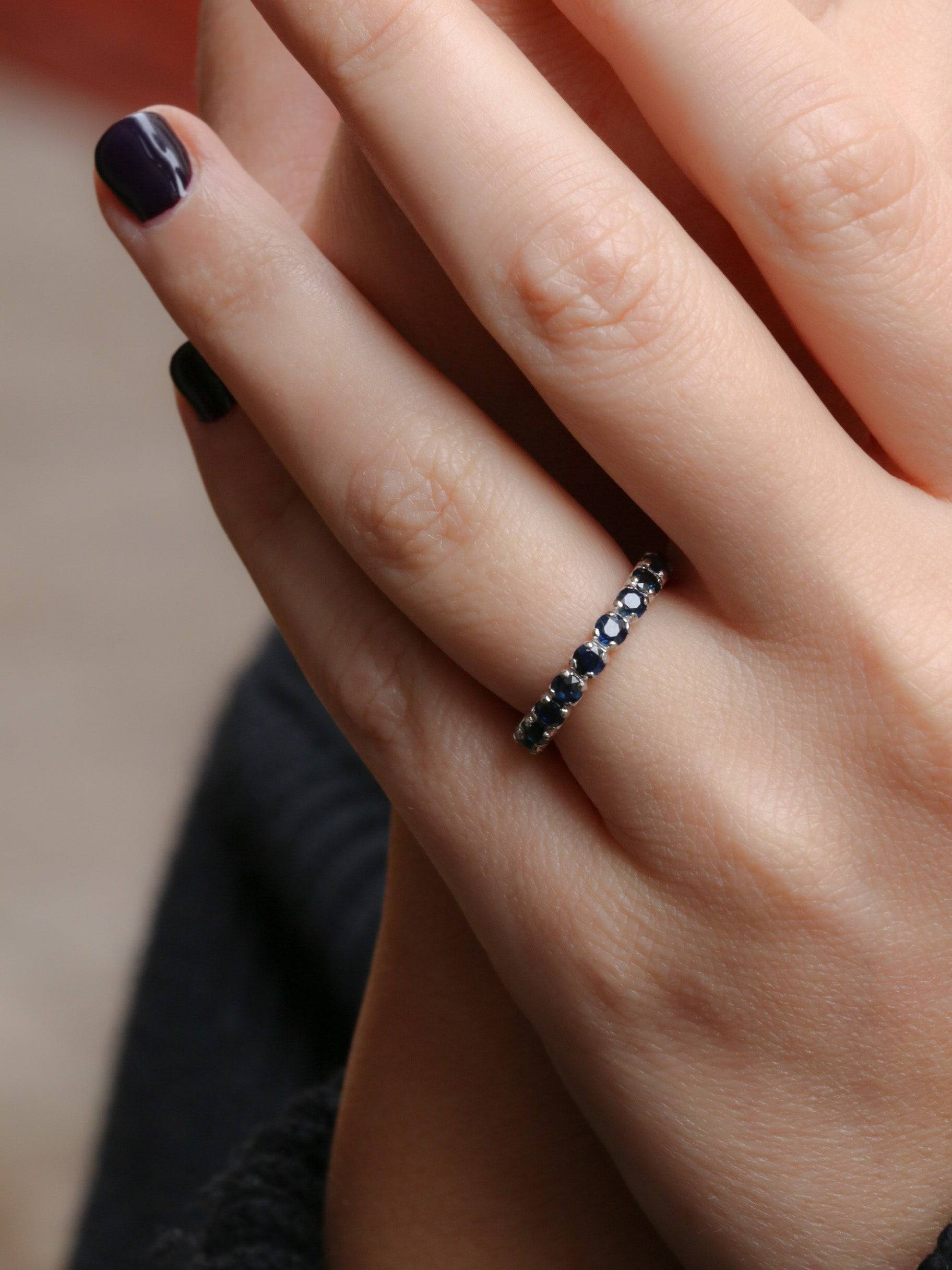 Alliance américaine vintge en or blanc et saphirs