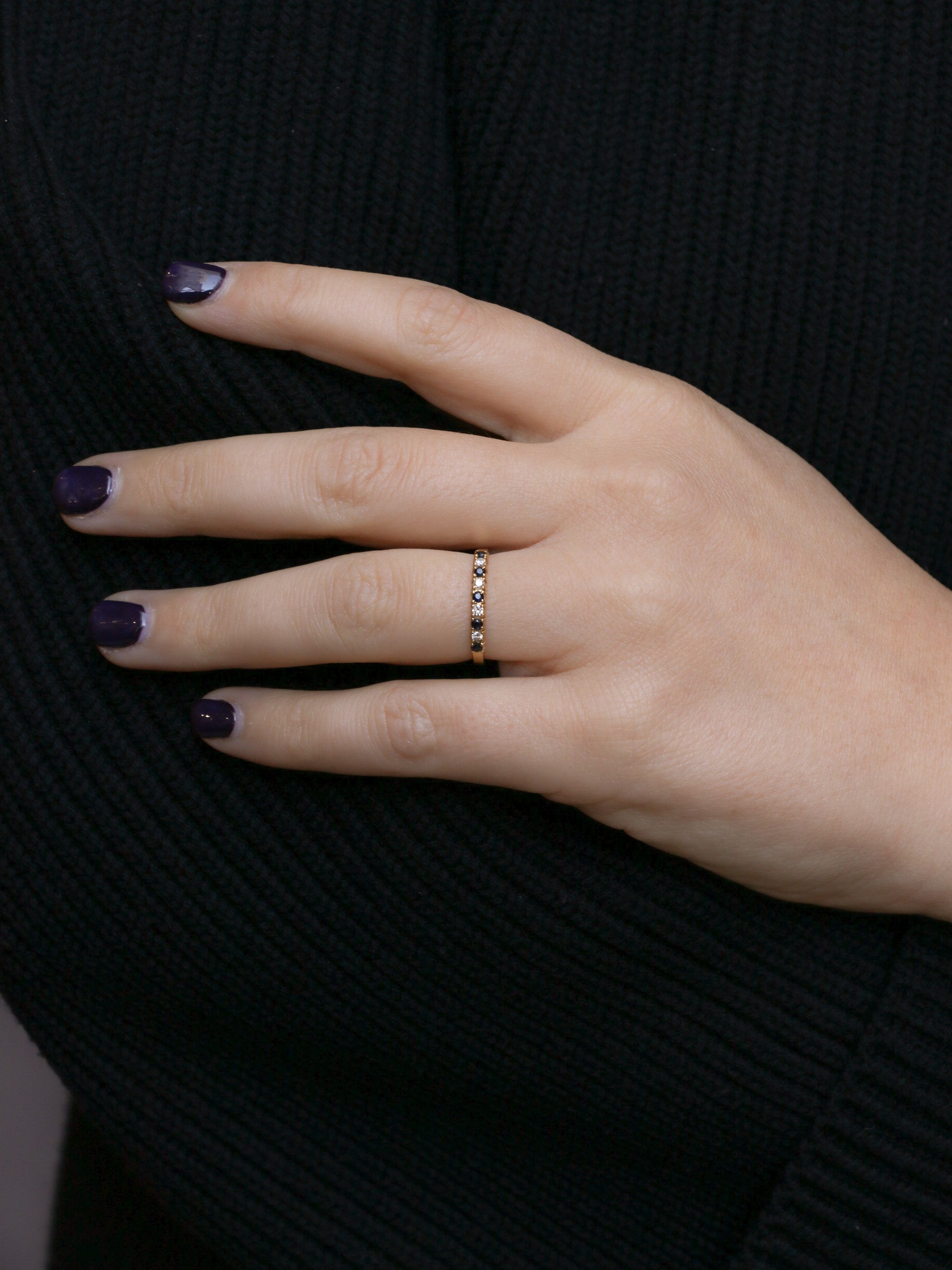 Demi-Alliance américaine en or jaune, diamants et saphirs