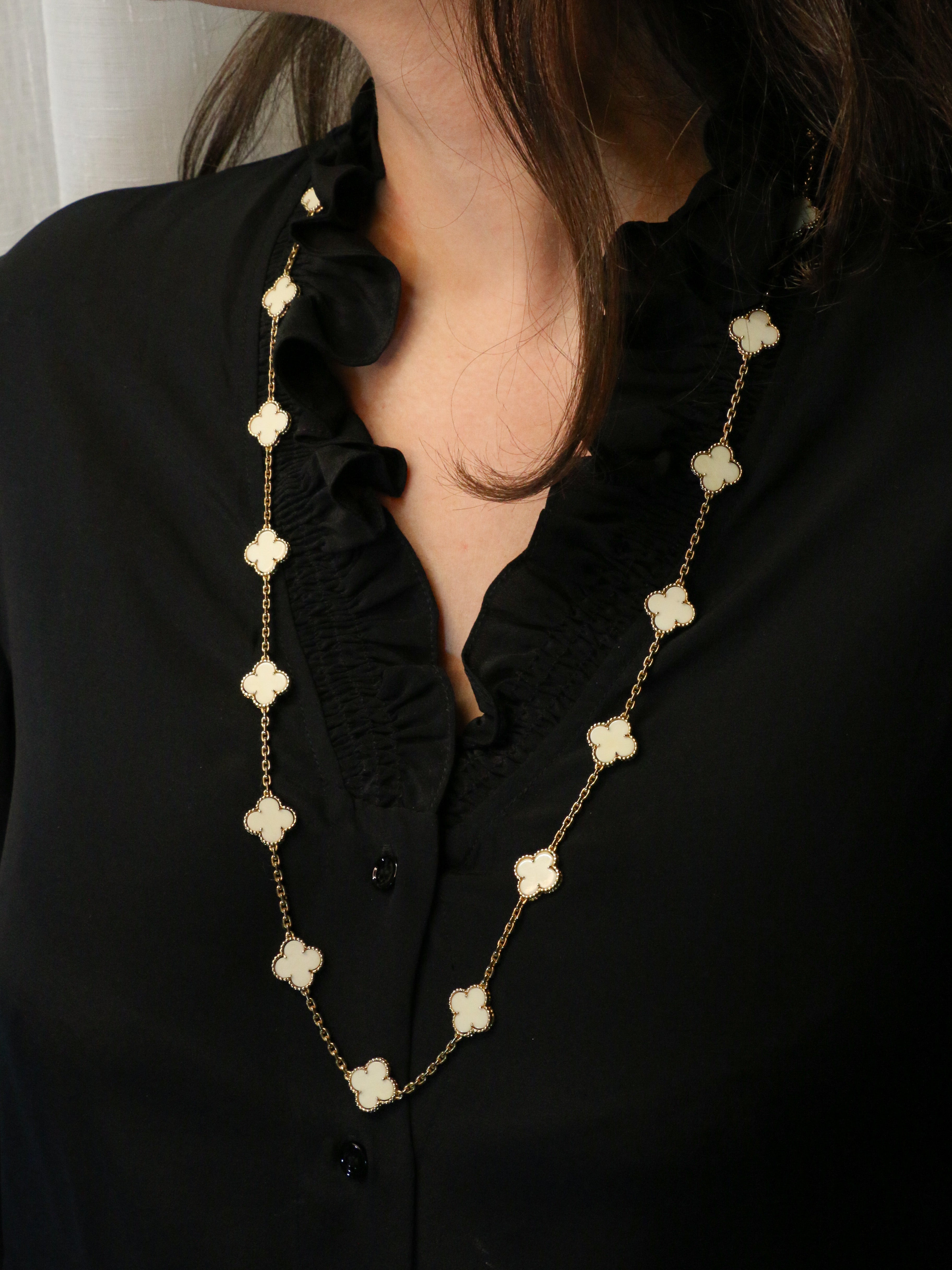 Collier Alhambra Van Cleef & Arpels or jaune ivoire