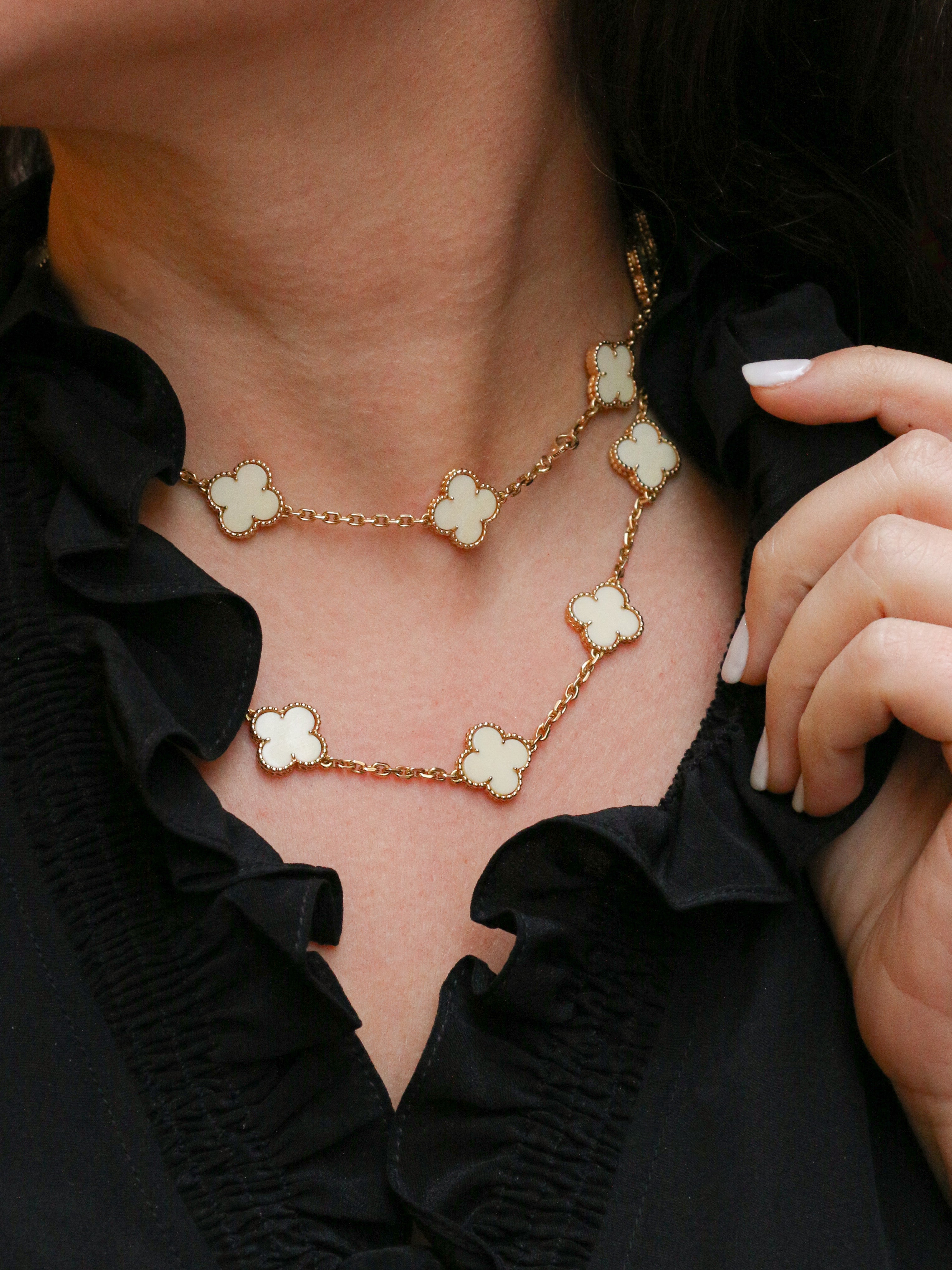 Collier Alhambra Van Cleef & Arpels or jaune ivoire