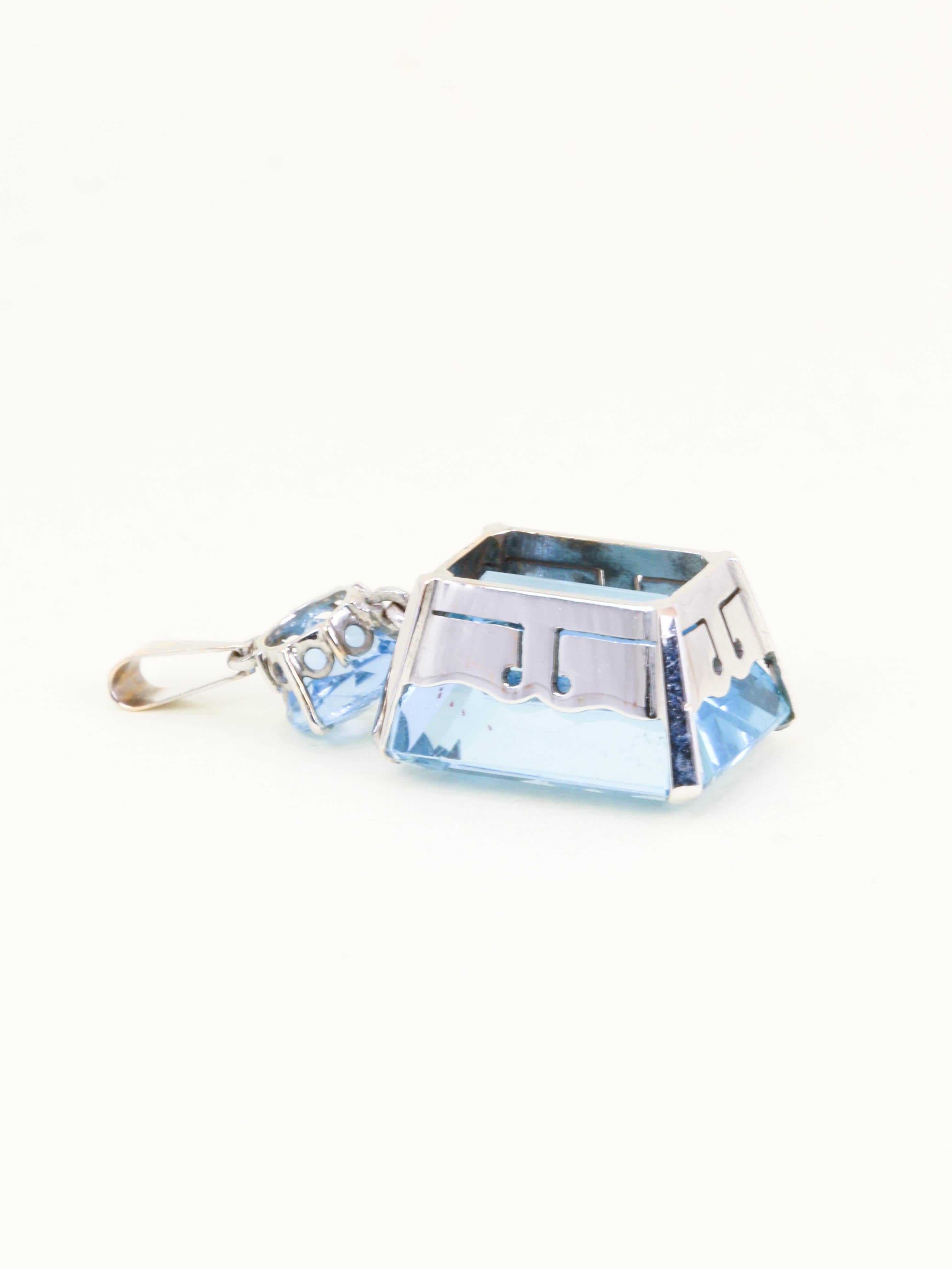 Pendentif Or blanc Aigue marine 23 carats