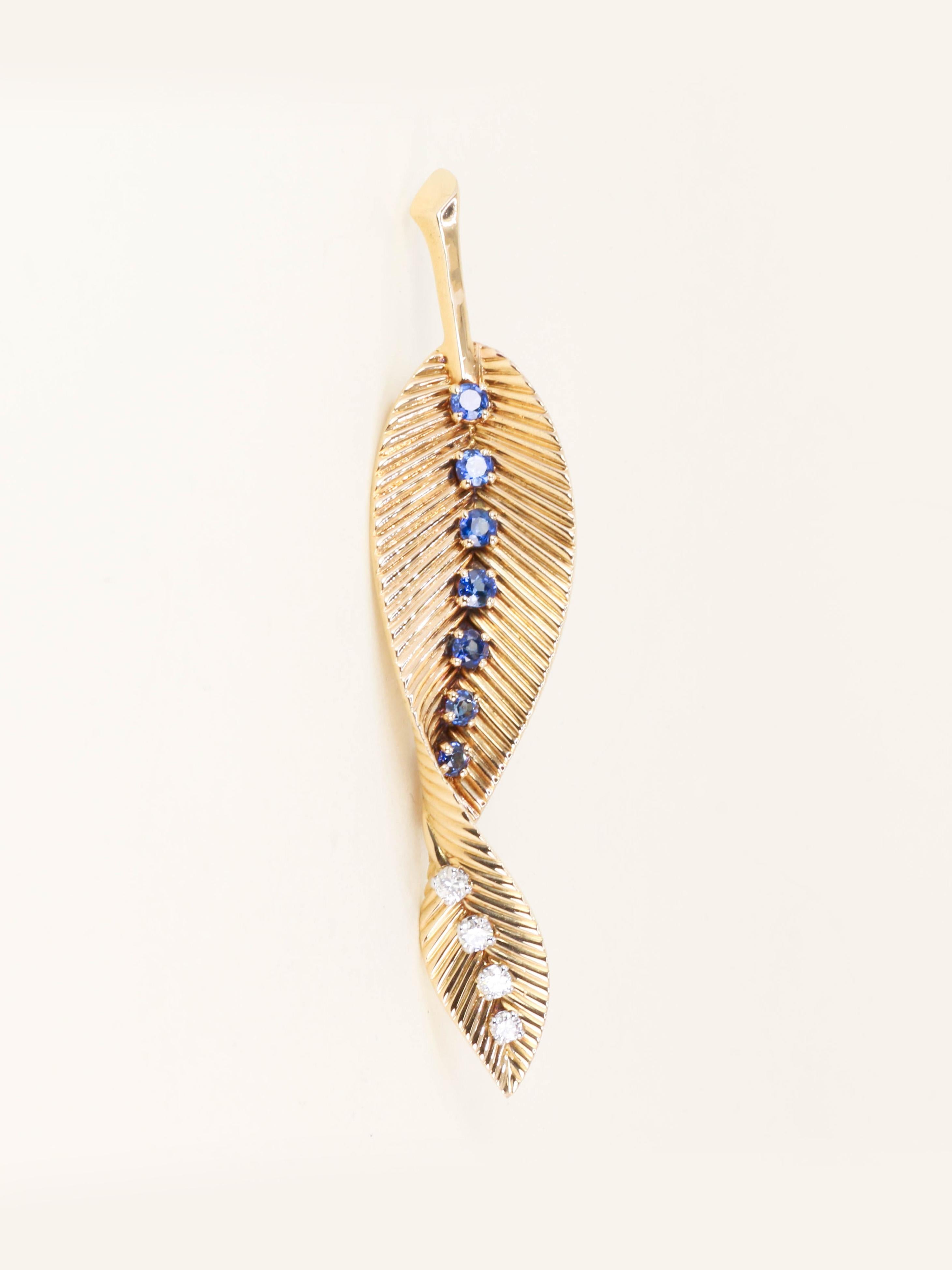 VAN CLEEF & ARPELS Broche clip feuille or jaune saphirs diamants - 1959