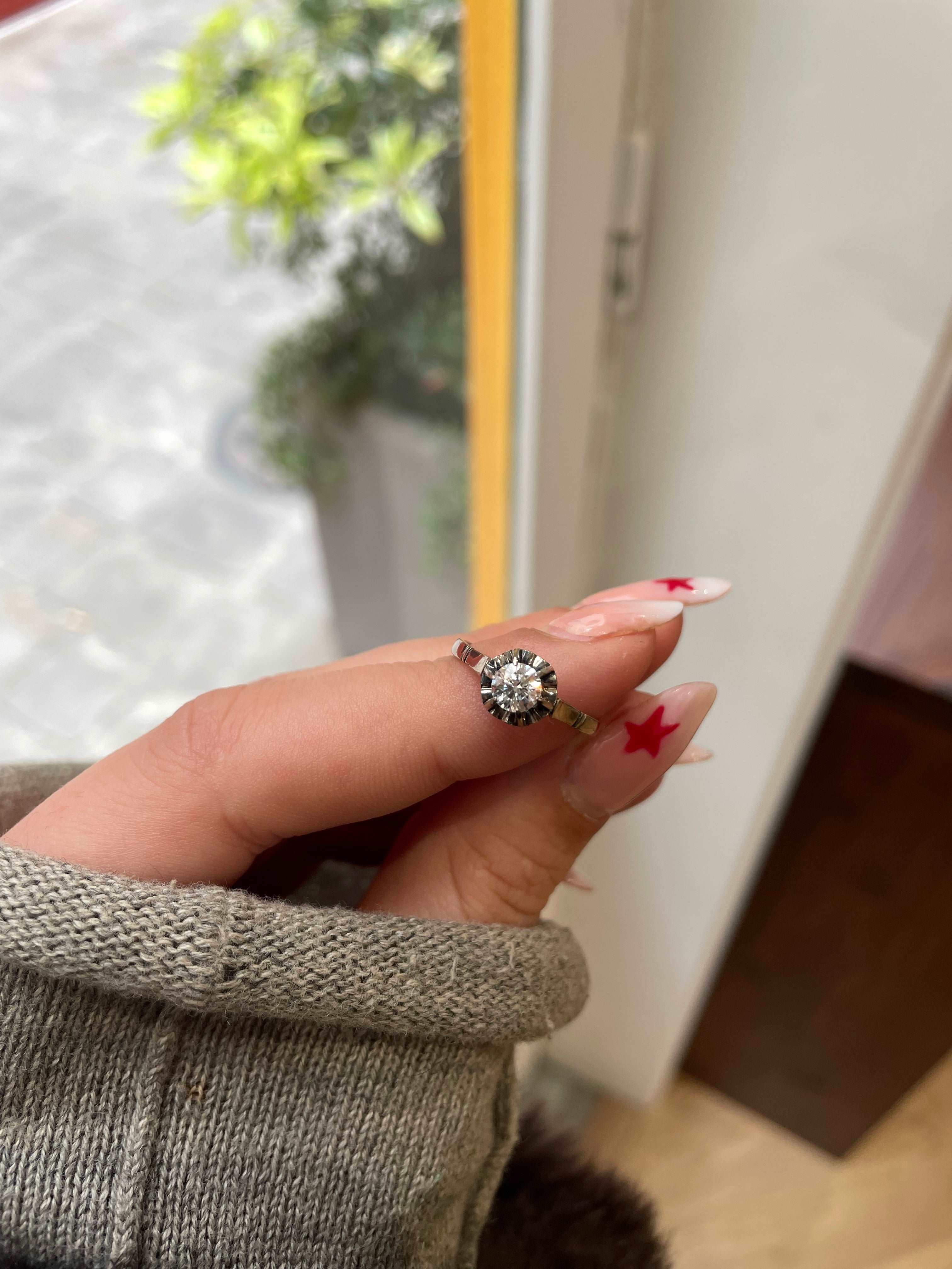 Bague ancienne solitaire en or blanc et diamant