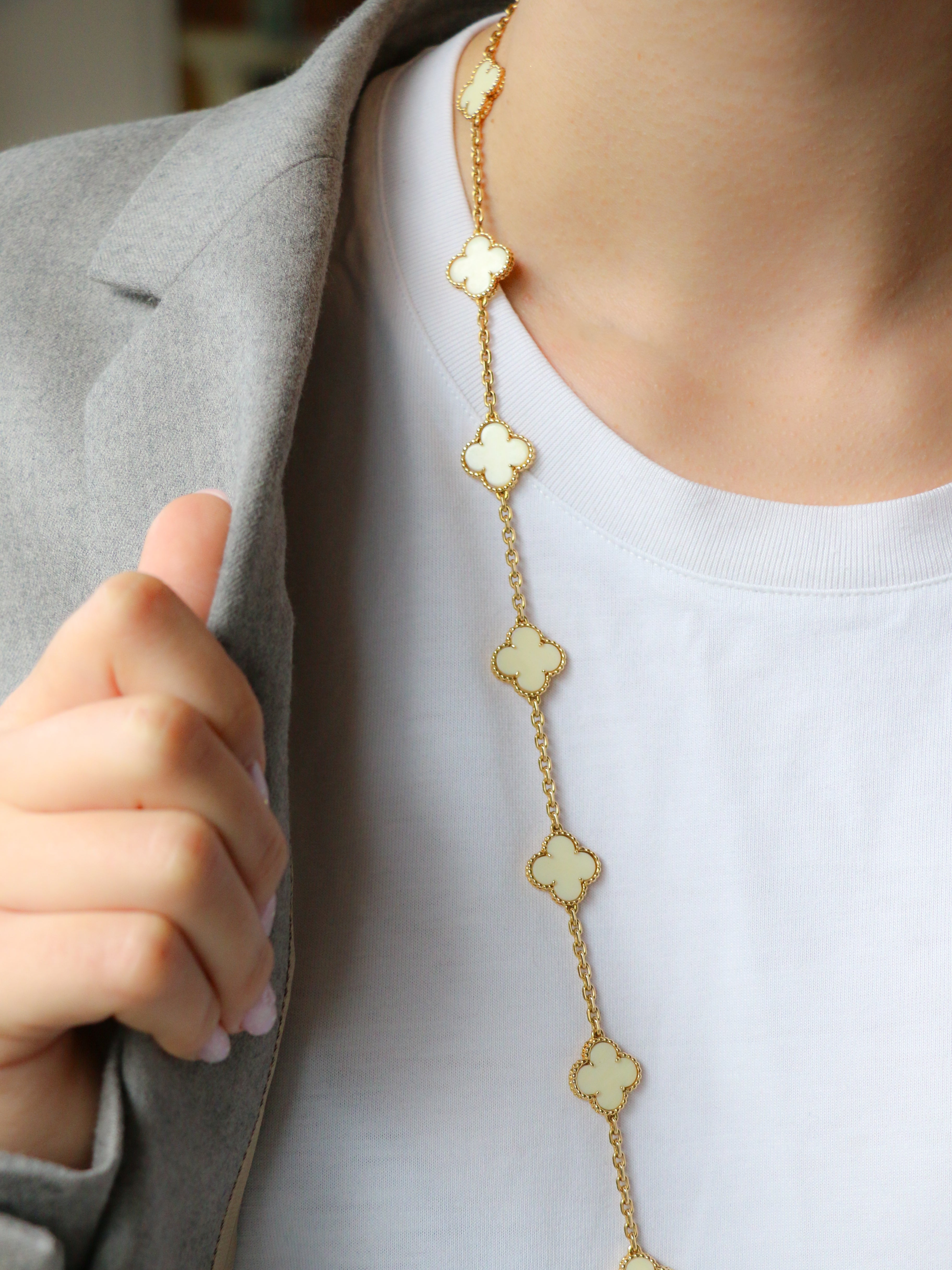 VAN CLEEF & ARPELS Sautoir Alhambra années 70 or jaune trèfles ivoire