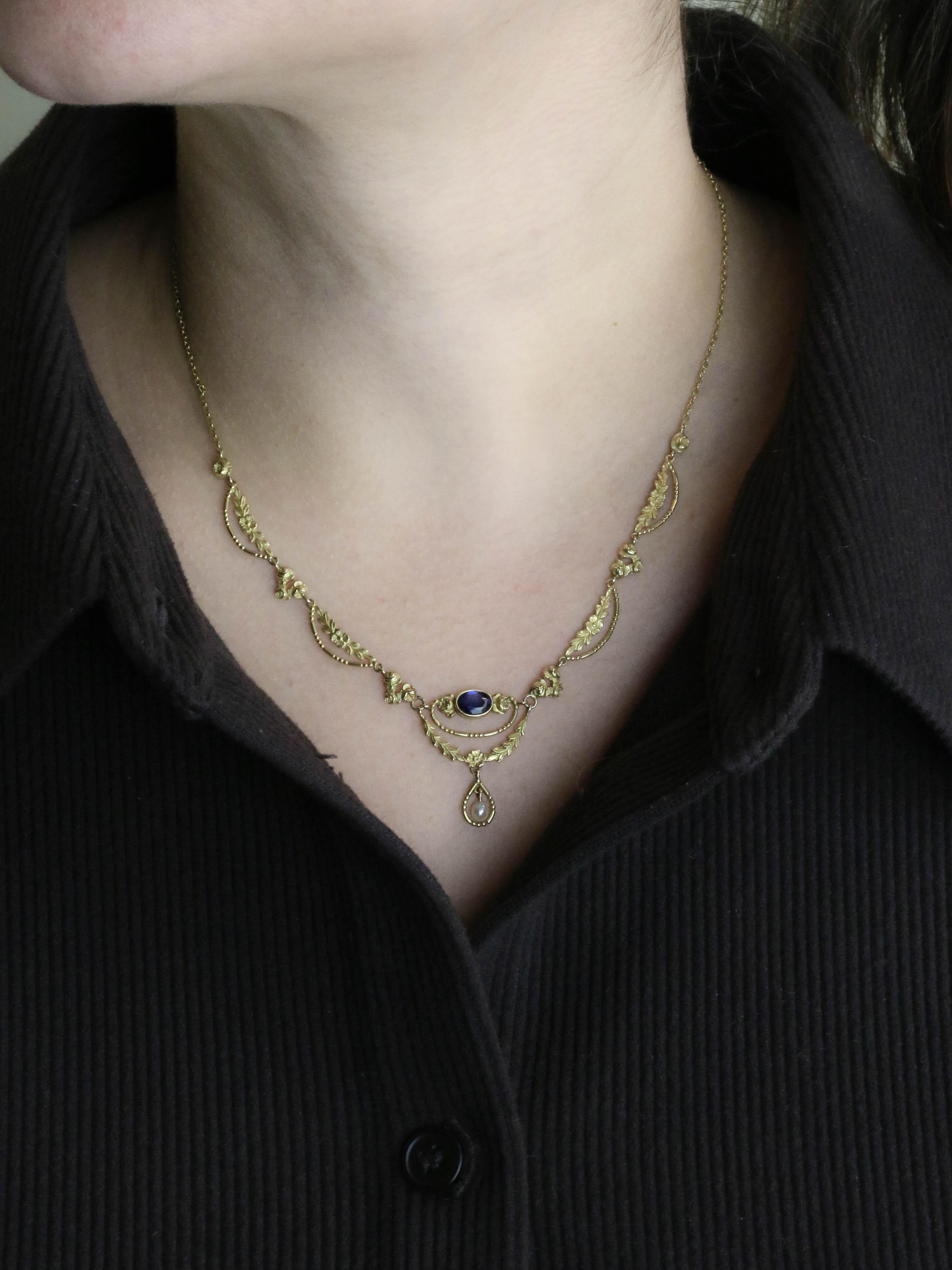 Collier draperie Art Nouveau or jaune saphir perle