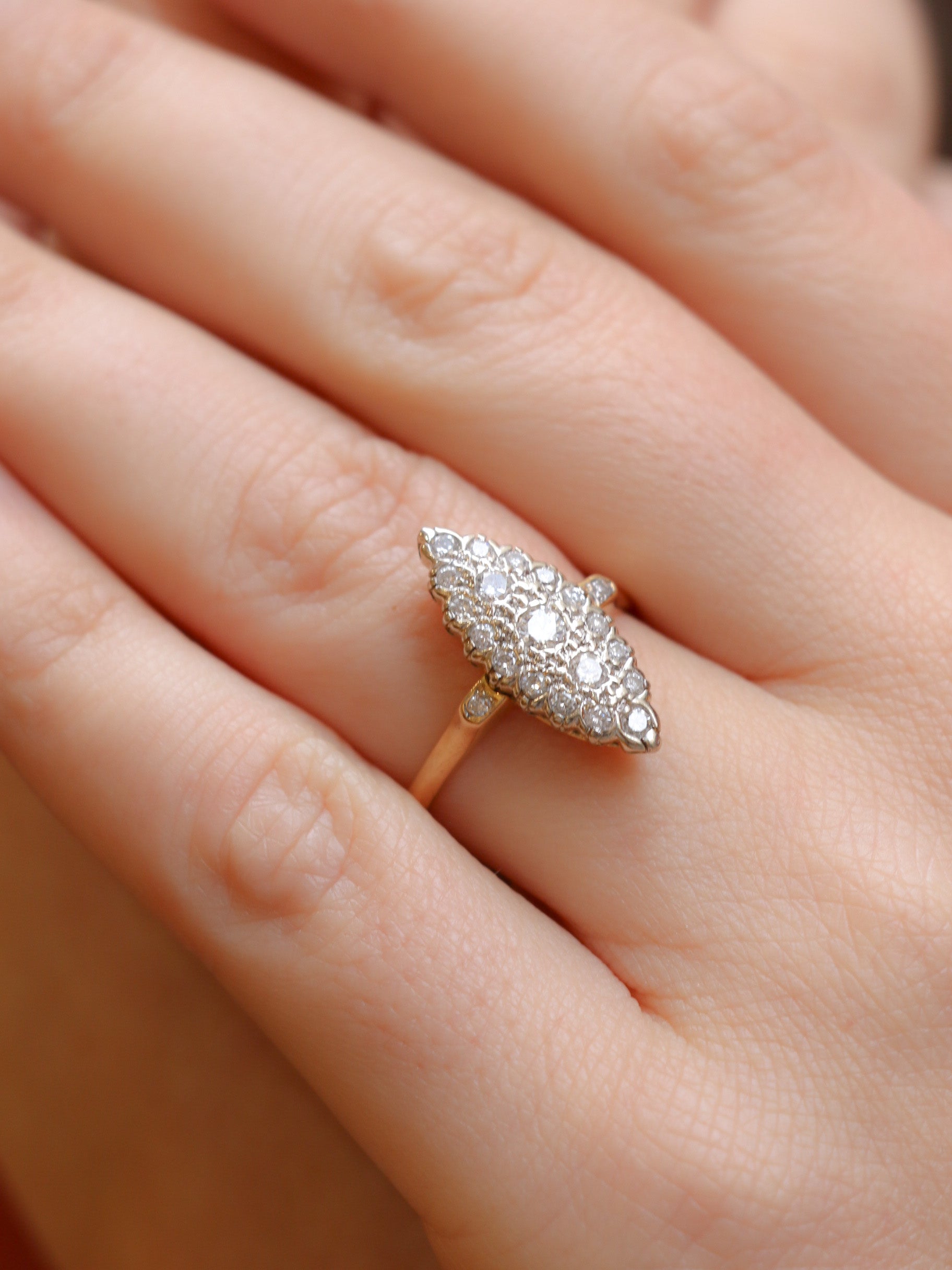 Bague marquise vintage en or et diamants