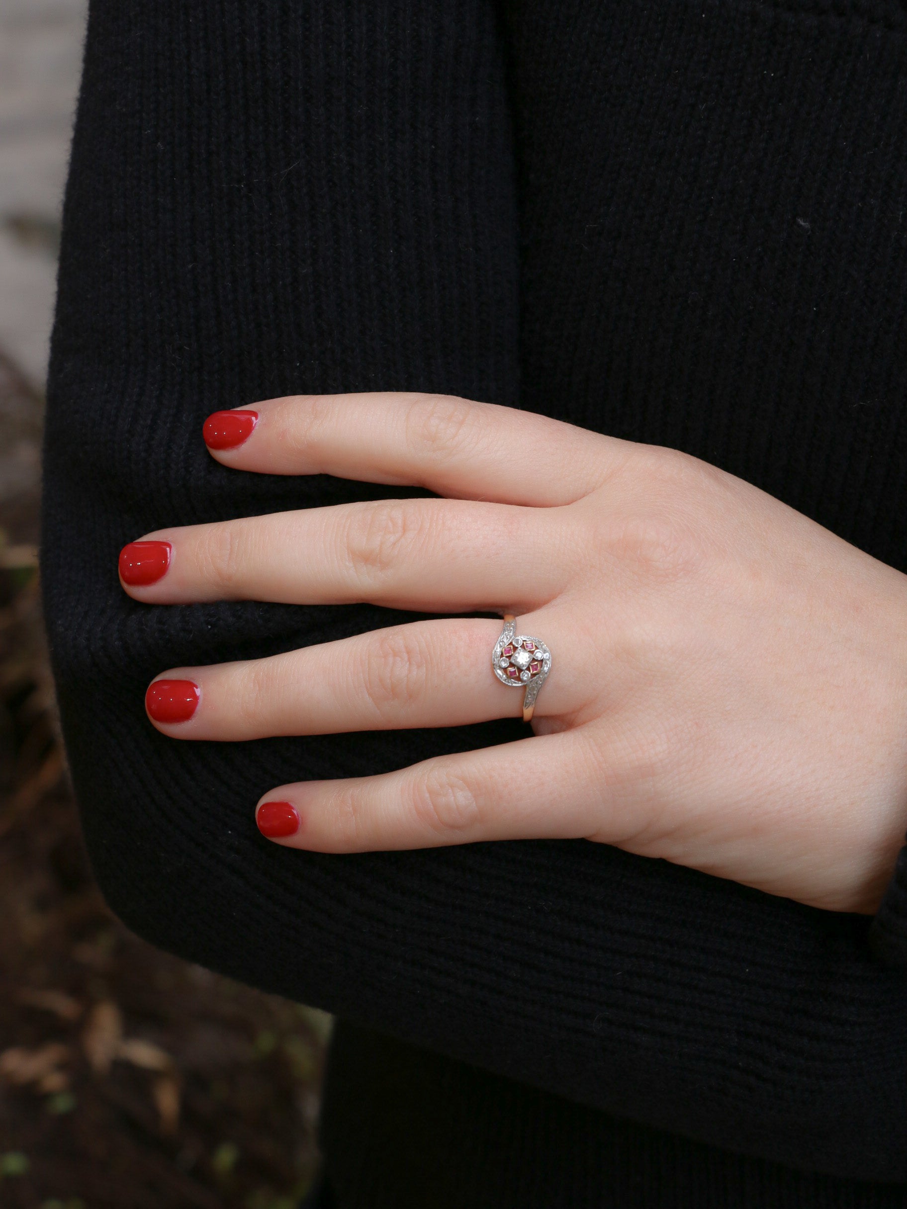 Bague tourbillon en or, diamants et rubis