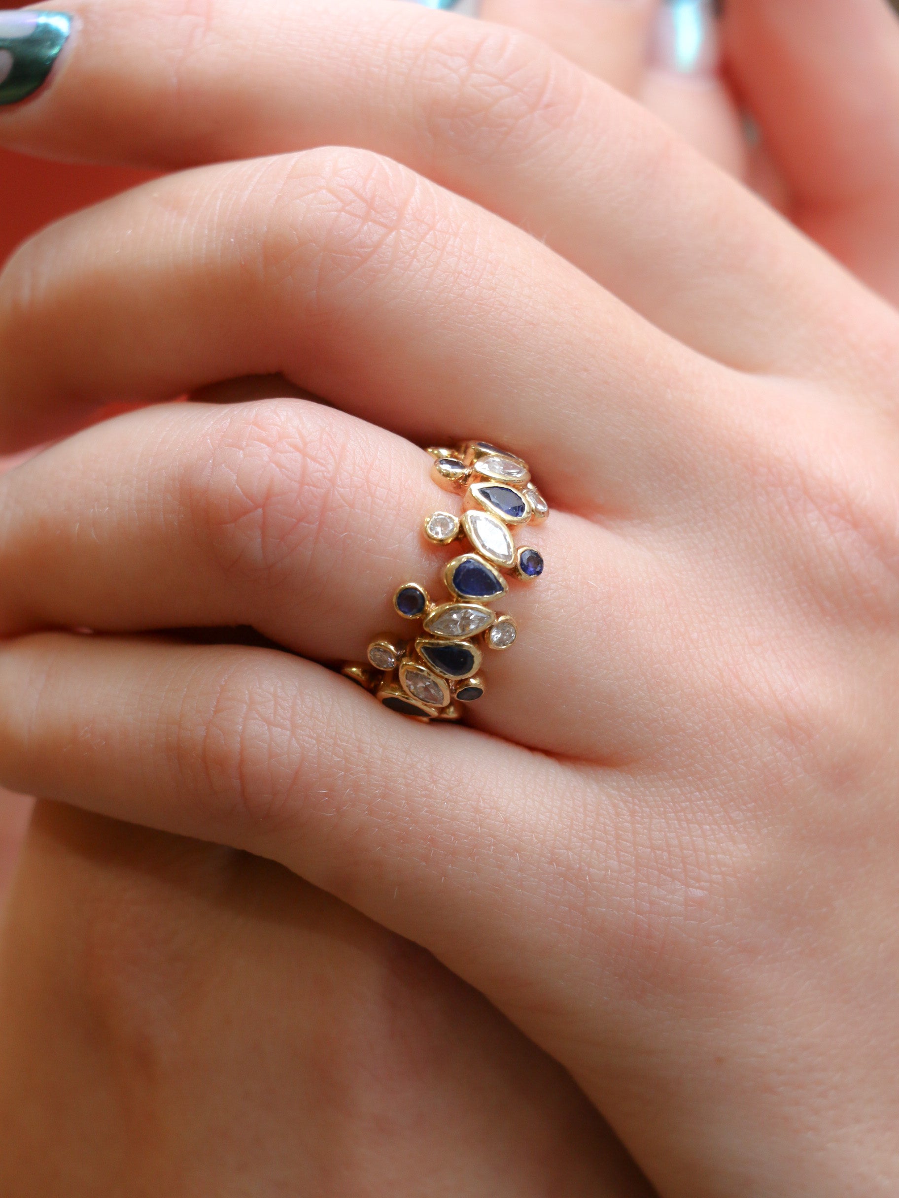 Bague vintage Harry Winston or jaune, saphirs et diamants